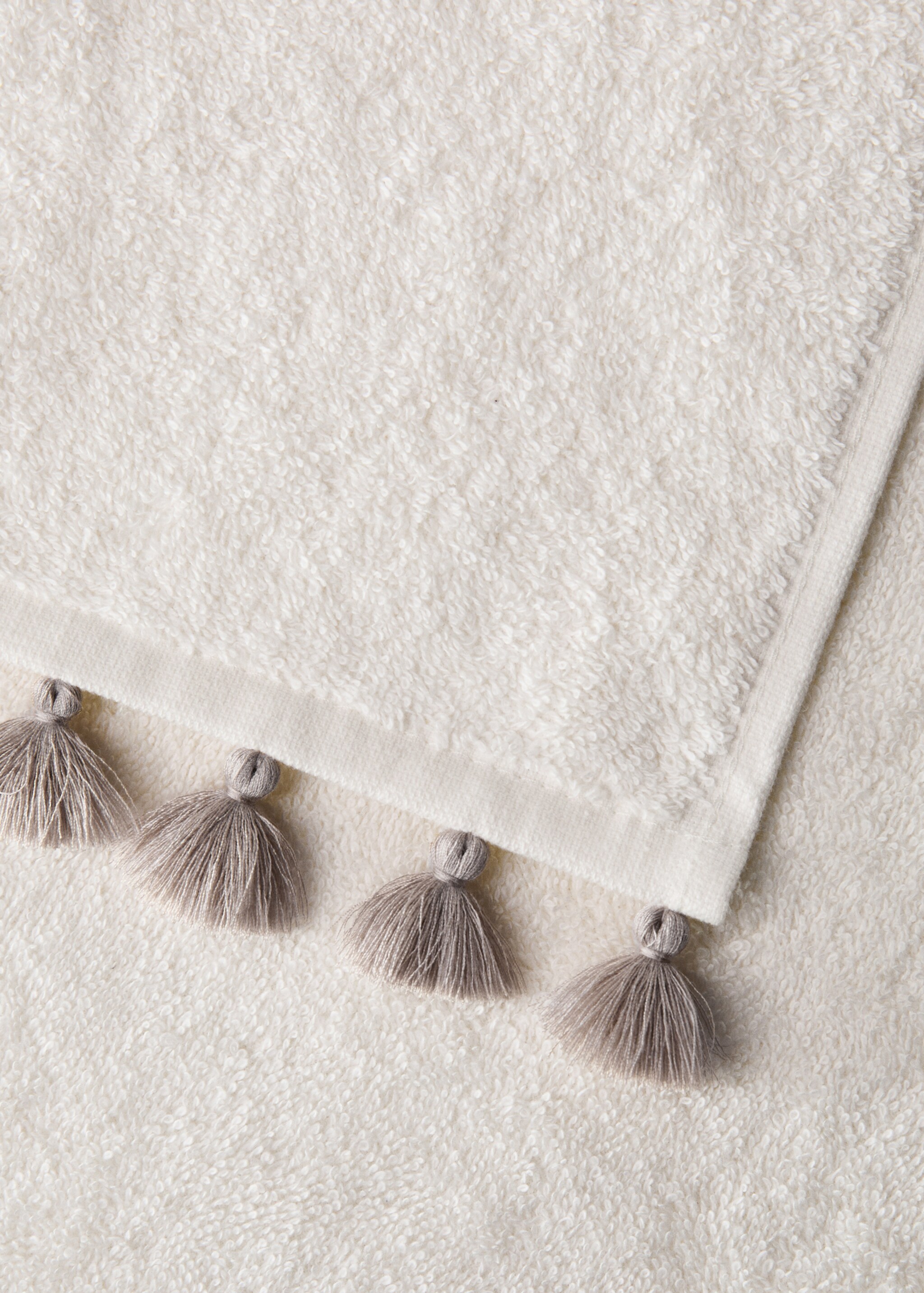 Toalha de mãos com pompons de contraste - Pormenor do artigo 2