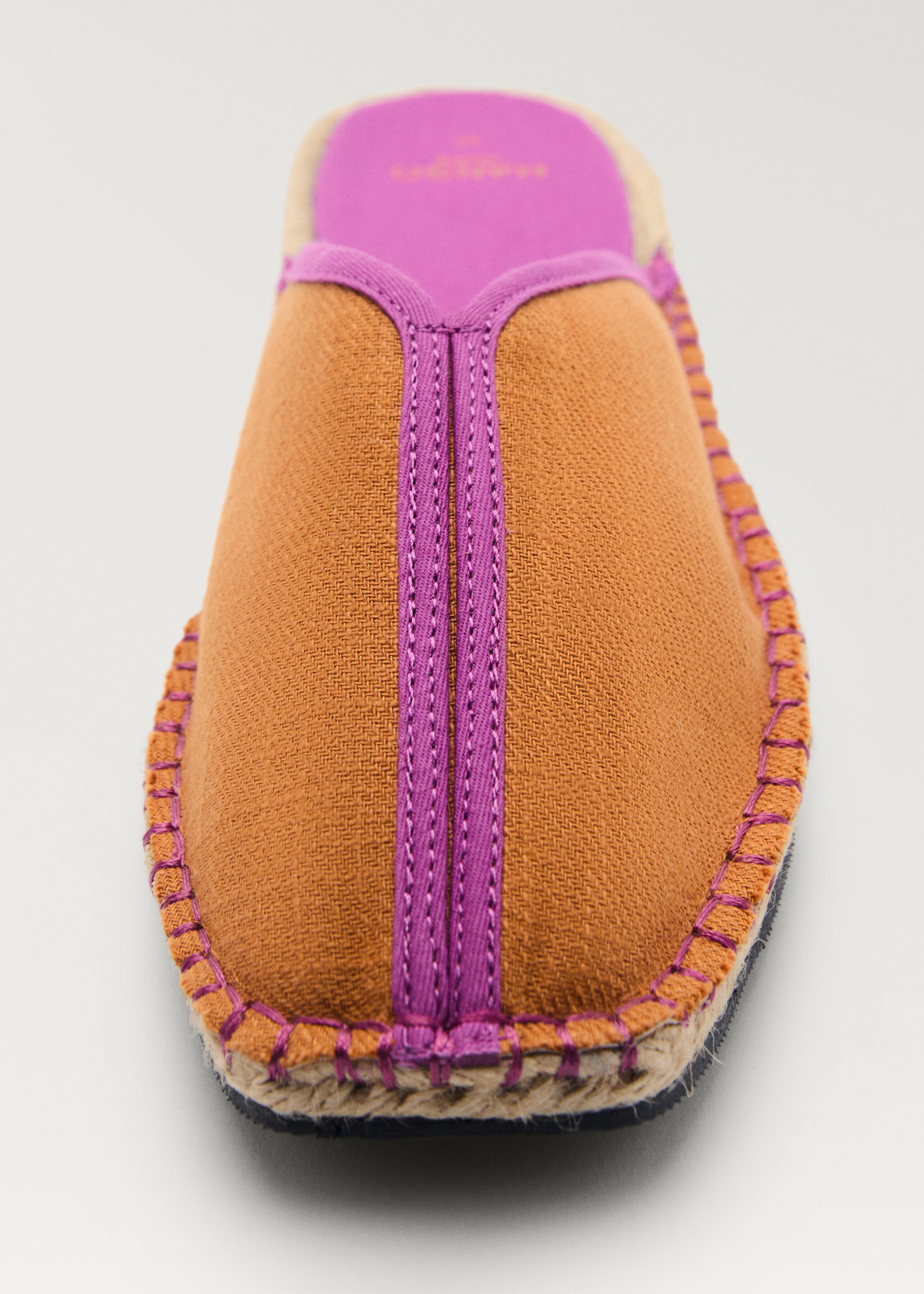 Pantolette mit kontrastfarbenem Detail - Detail des Artikels 1