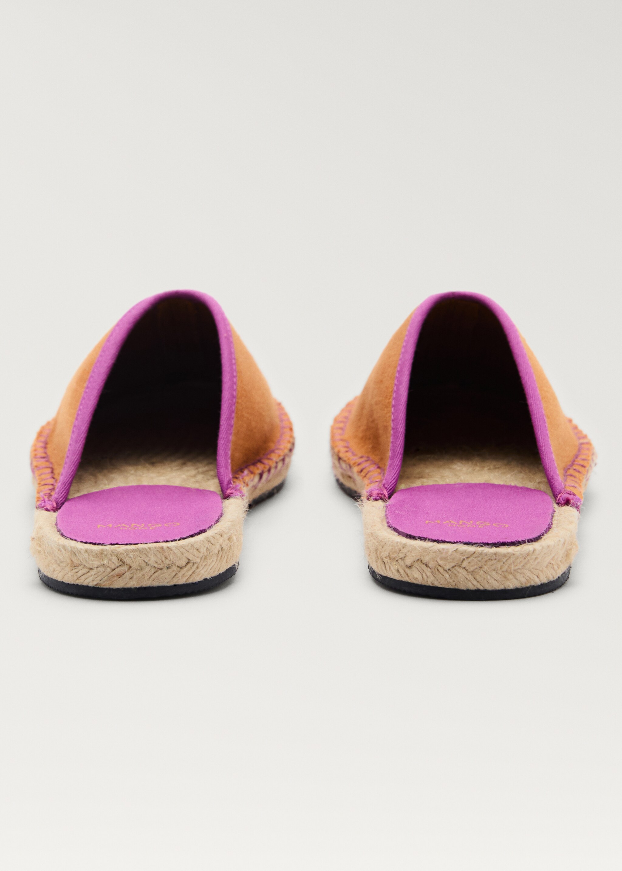 Pantolette mit kontrastfarbenem Detail - Detail des Artikels 2