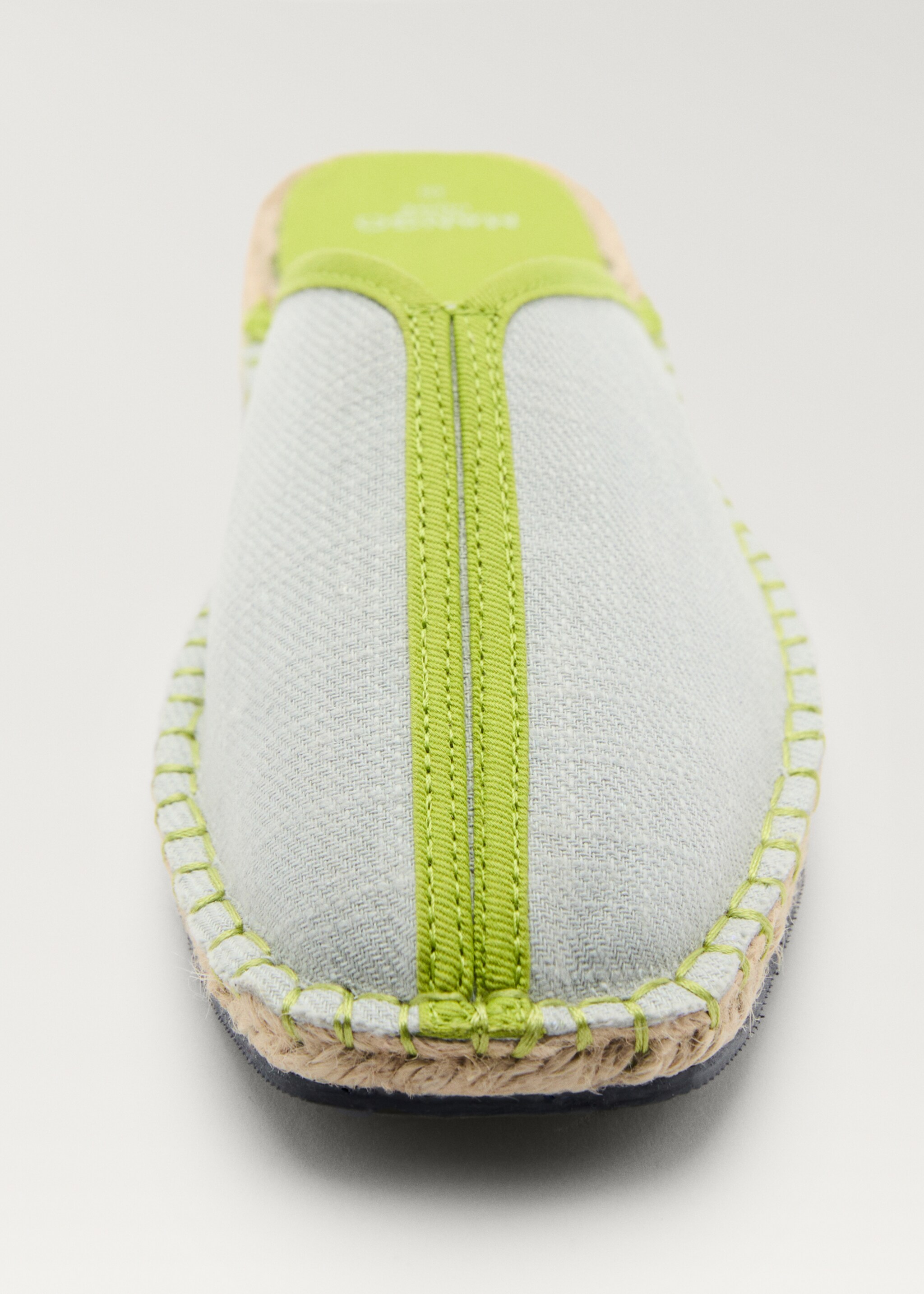 Chaussons ouverts à l’arrière avec détail contrastant - Détail de l'article 1