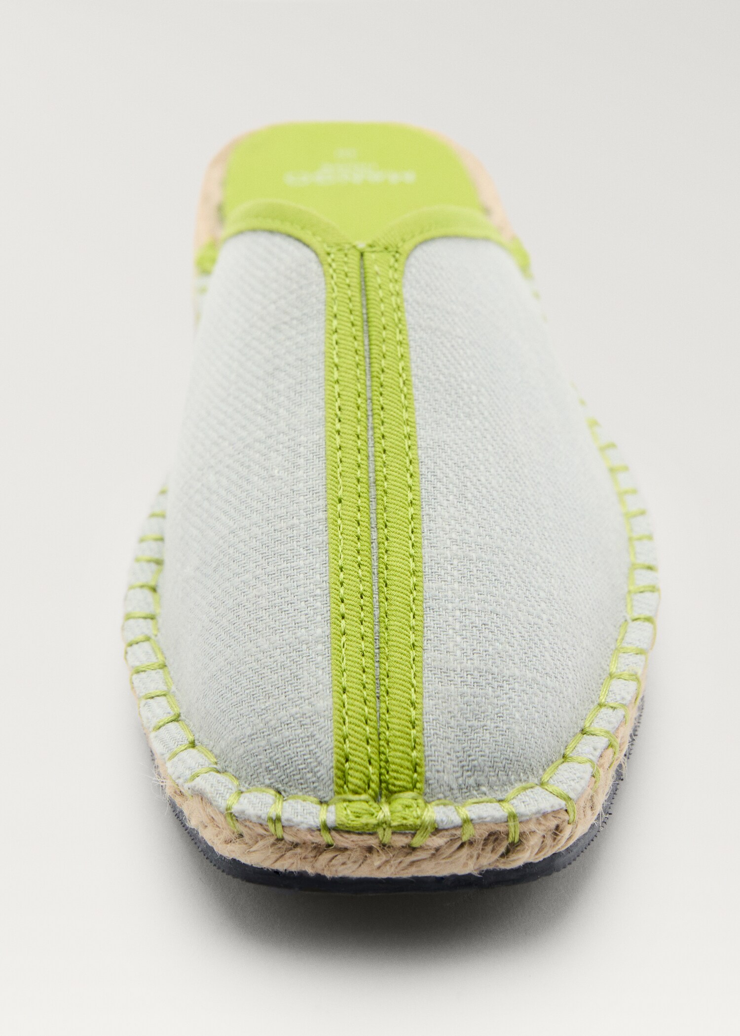 Pantolette mit kontrastfarbenem Detail - Detail des Artikels 1