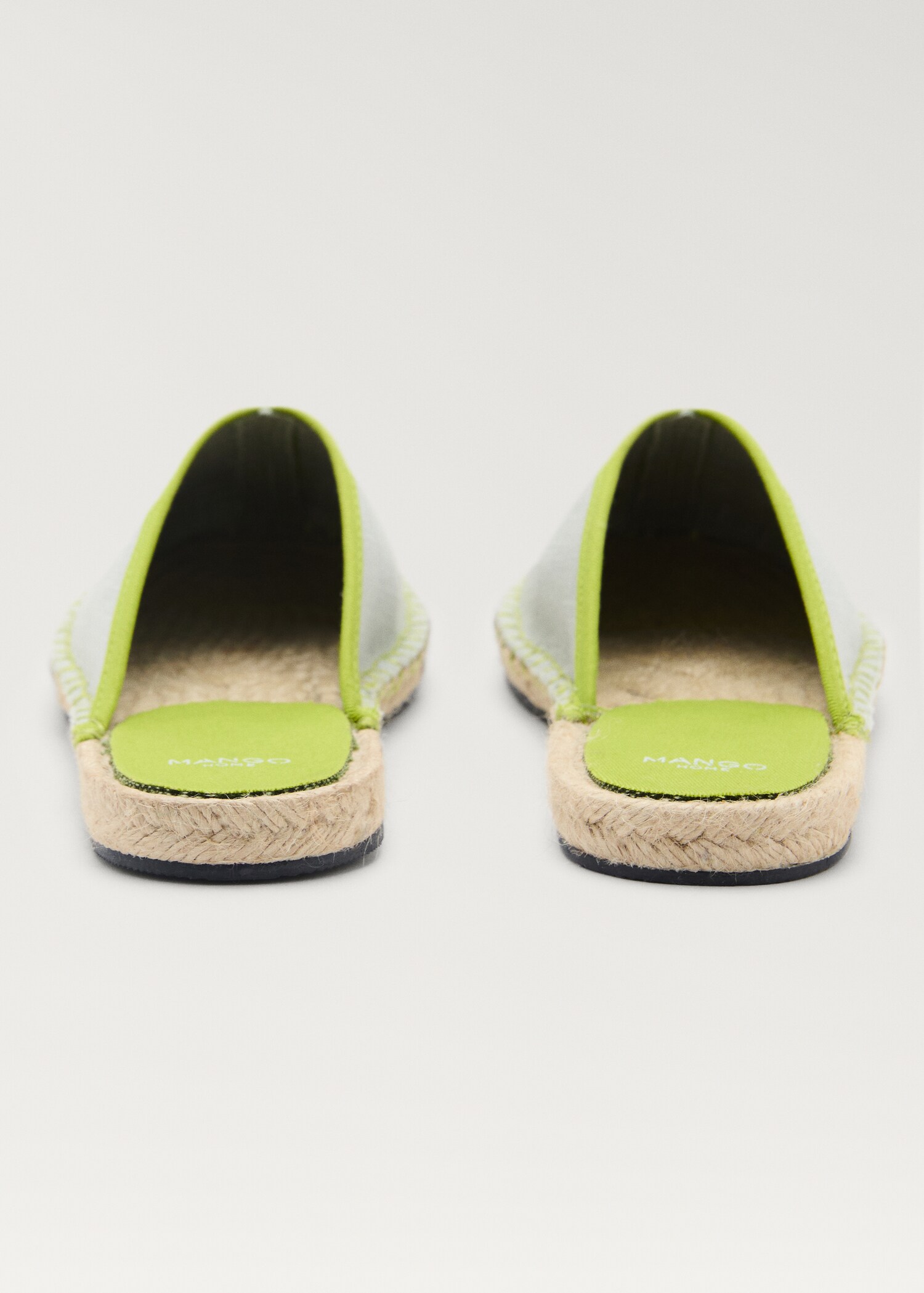Pantolette mit kontrastfarbenem Detail - Detail des Artikels 2