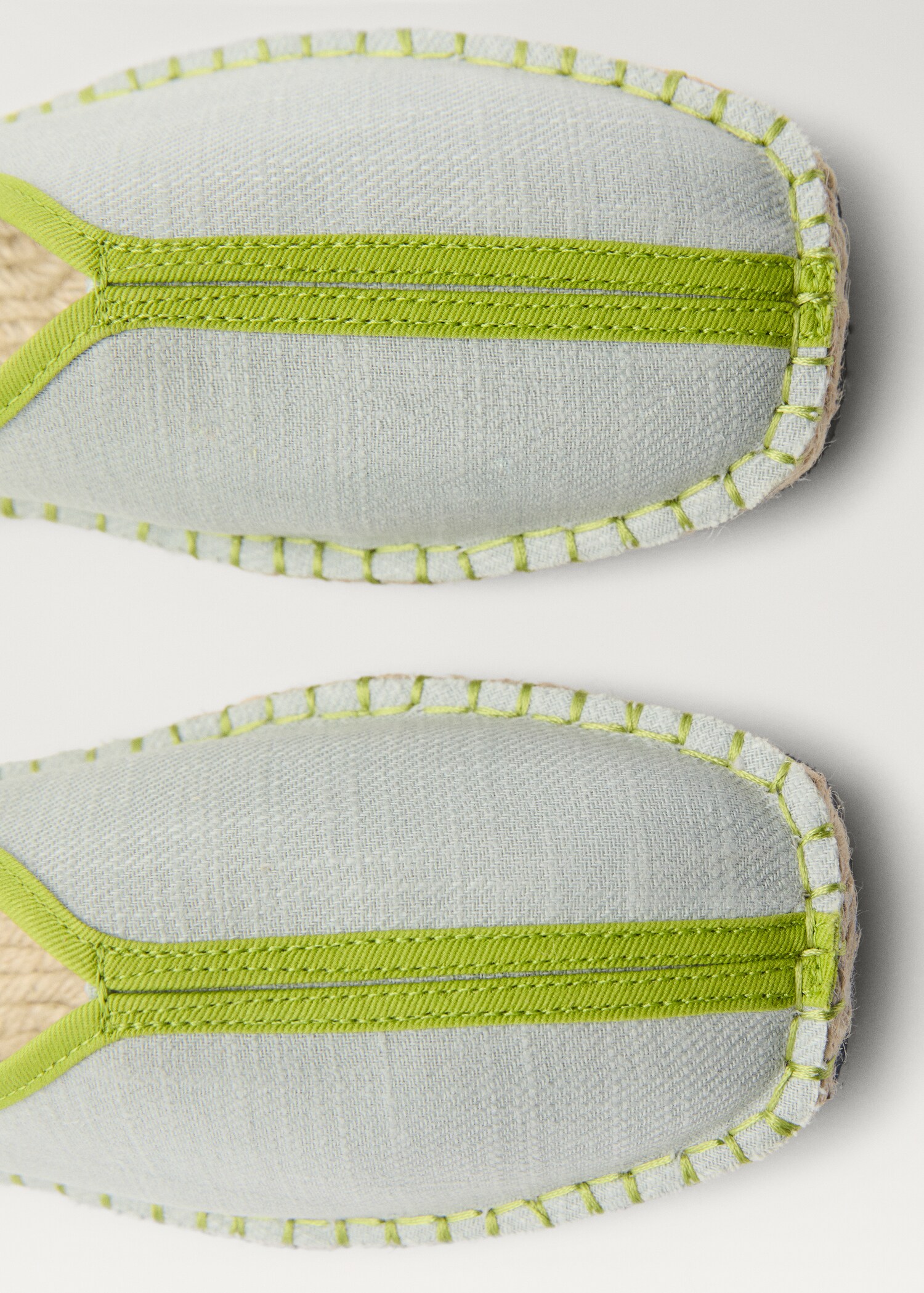 Pantolette mit kontrastfarbenem Detail - Detail des Artikels 3