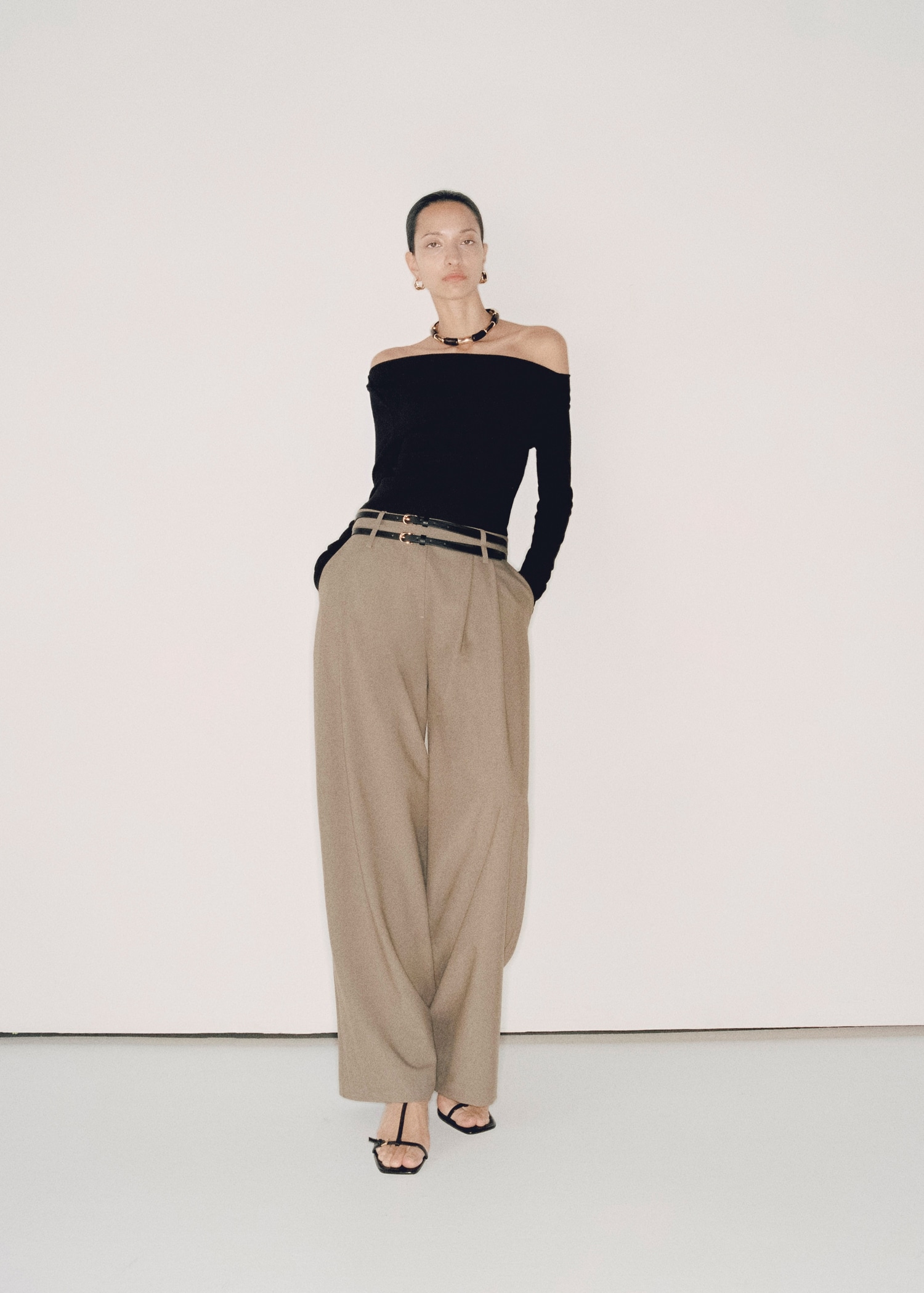 Combined-fabric jumpsuit with belt - Details of the article 7