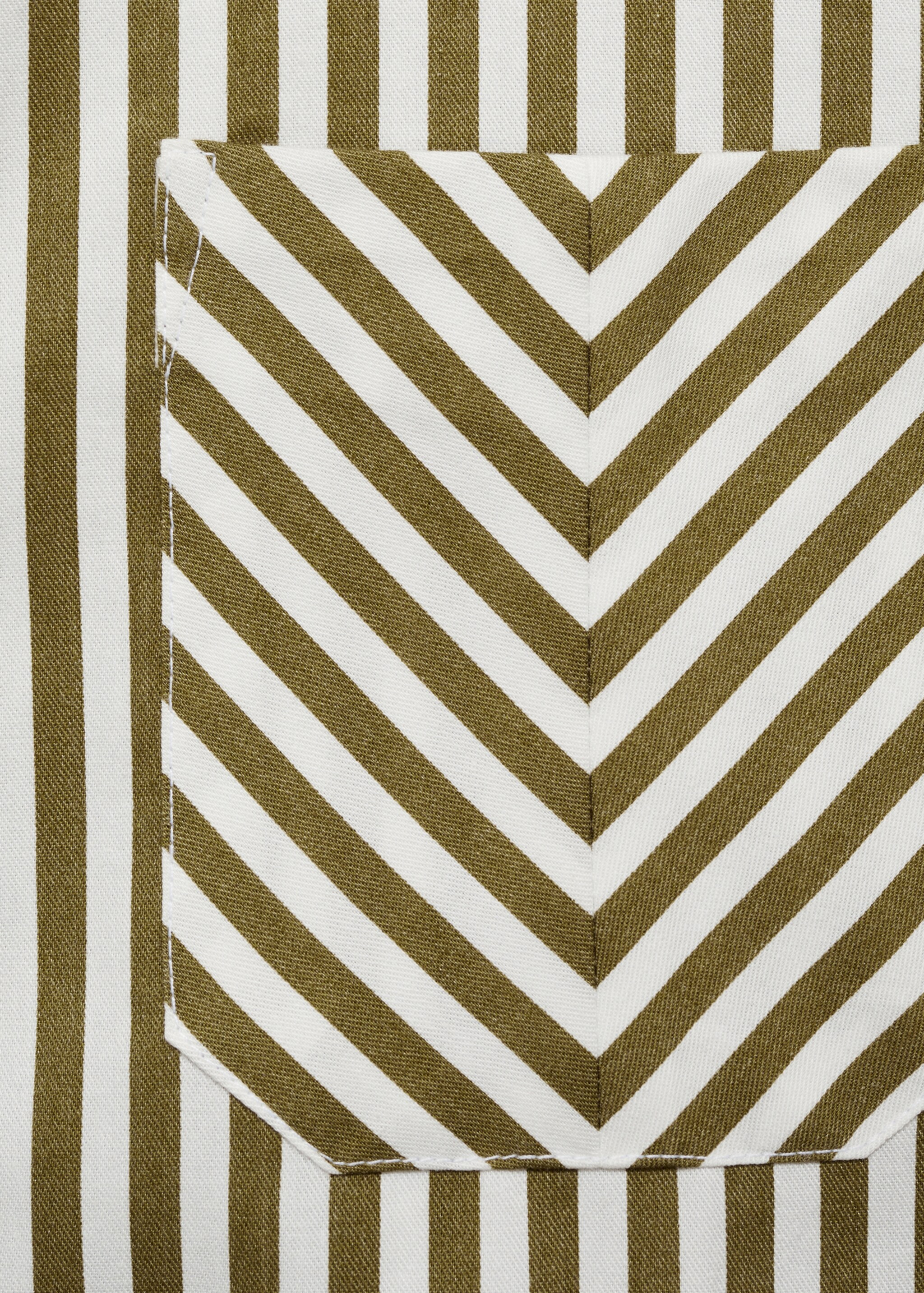 Striped shirt with contrasting pocket - Details of the article 0