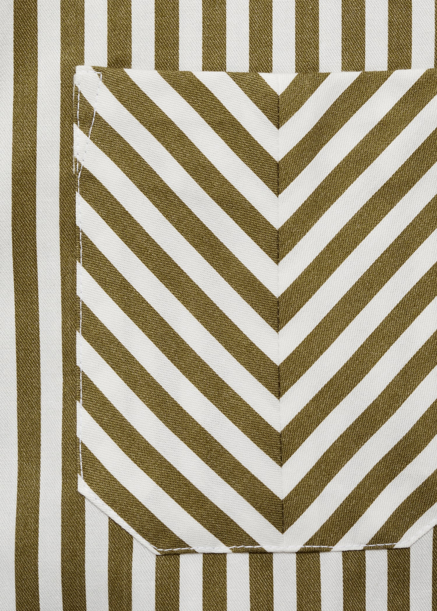 Striped shirt with contrasting pocket - Details of the article 0