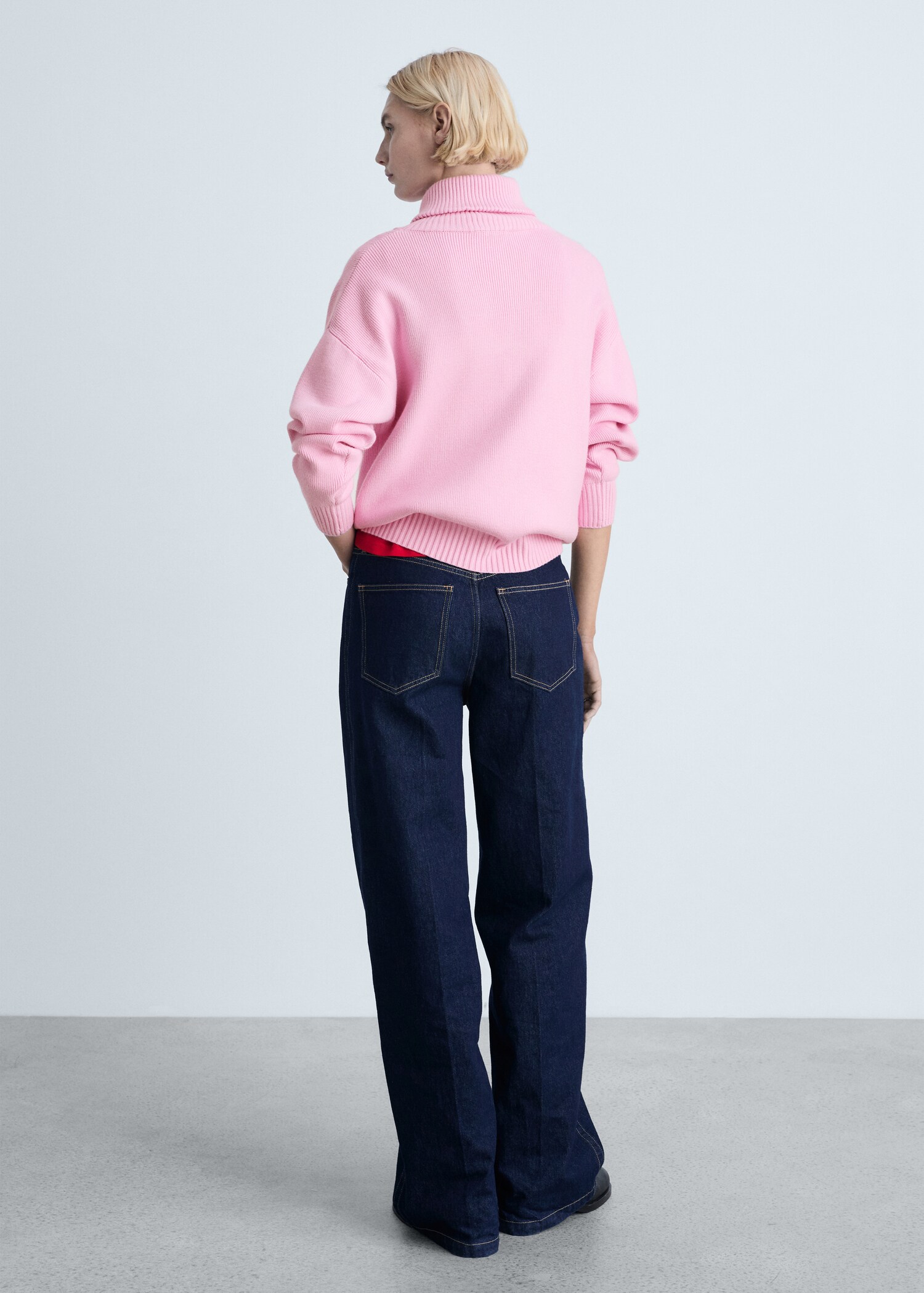 Contrasting knitted sweater with zip - Reverse of the article