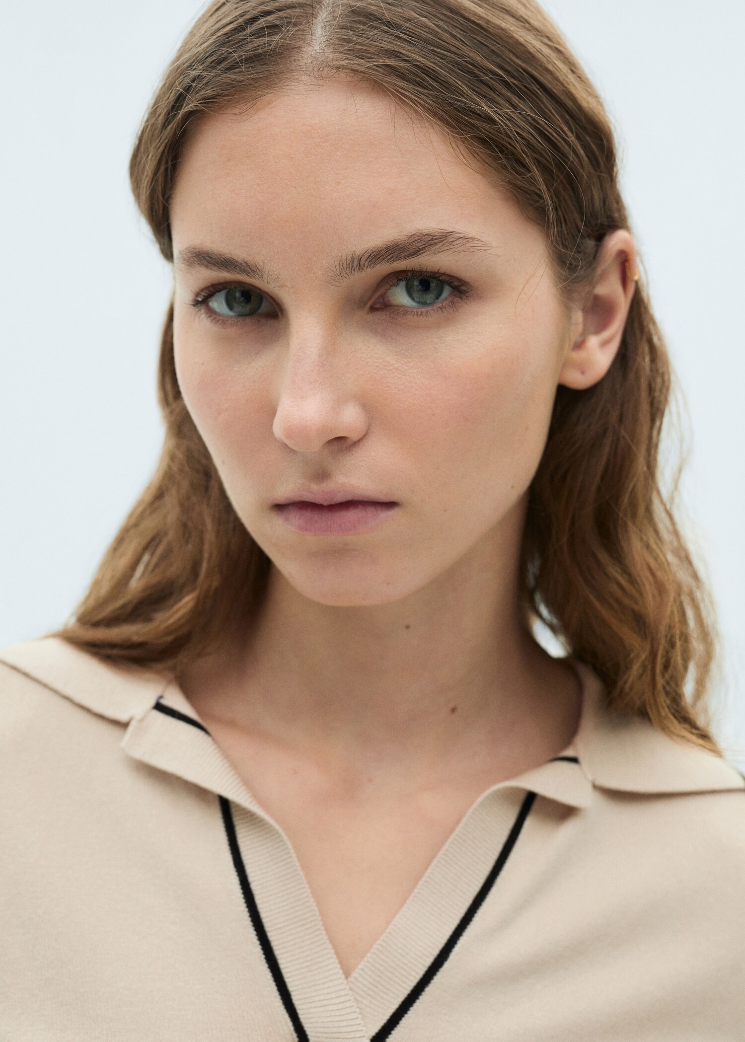 Sweater with contrasting lapels and trims - Details of the article 1