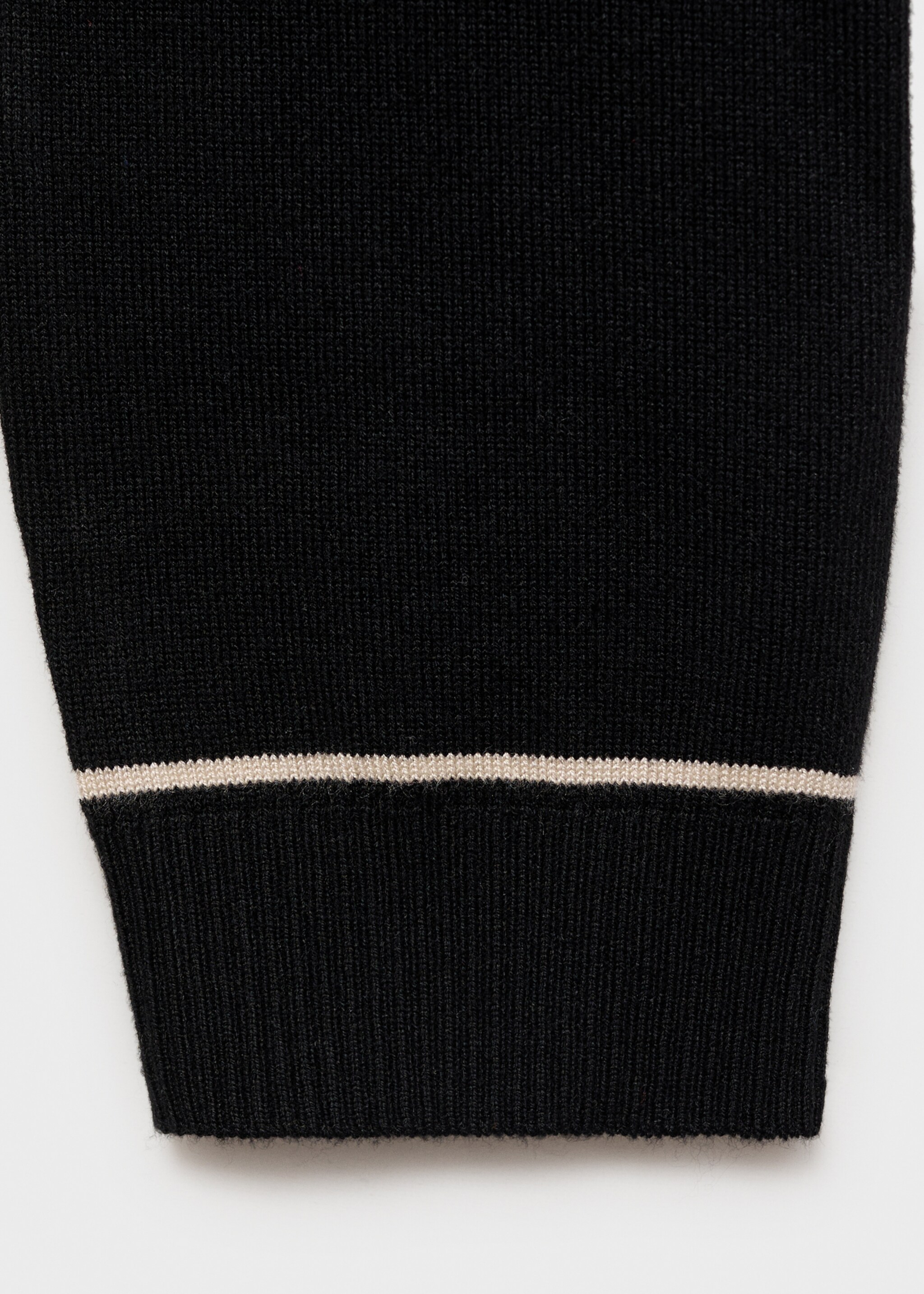 Sweater with contrasting lapels and trims - Details of the article 0