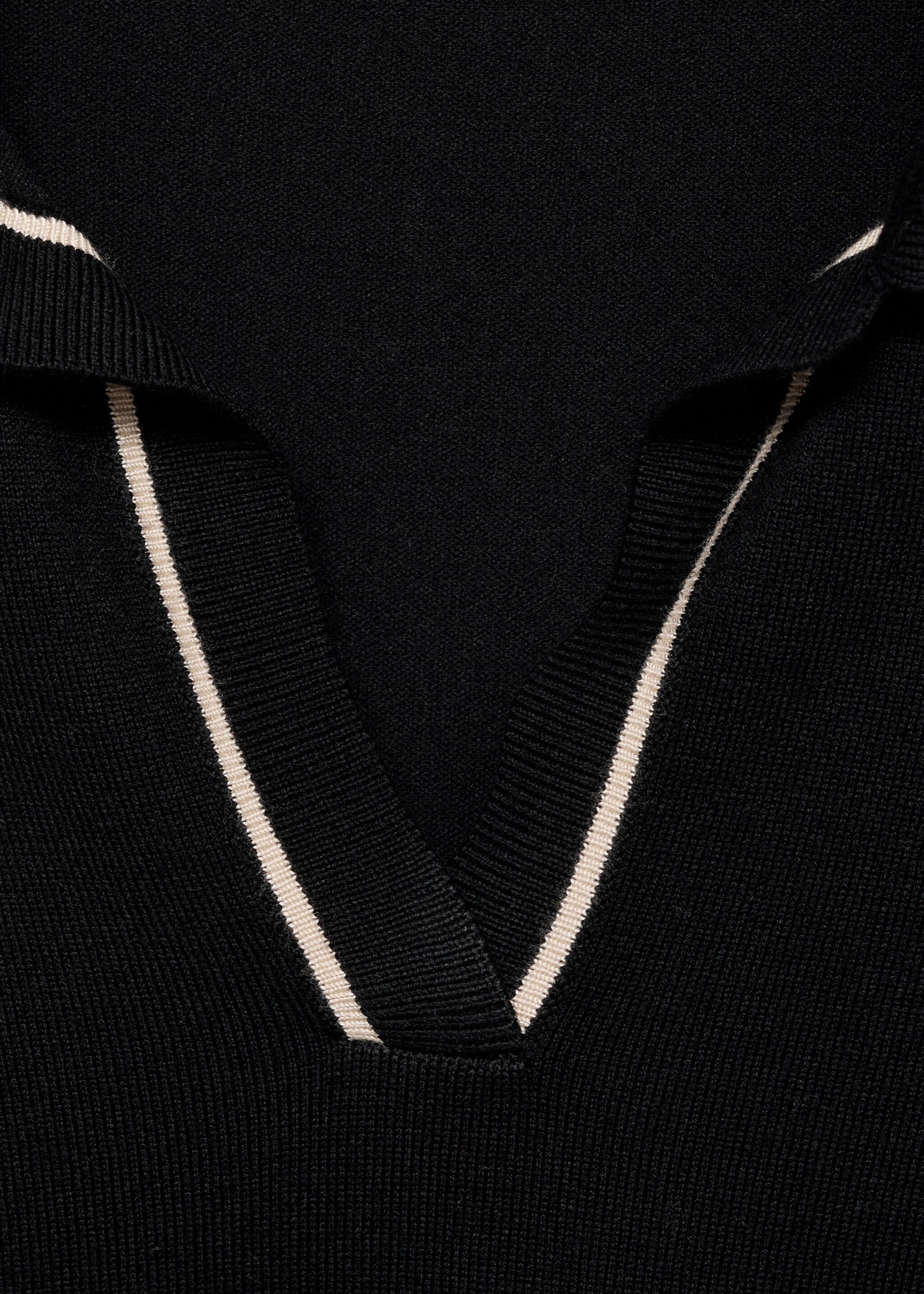 Sweater with contrasting lapels and trims - Details of the article 8