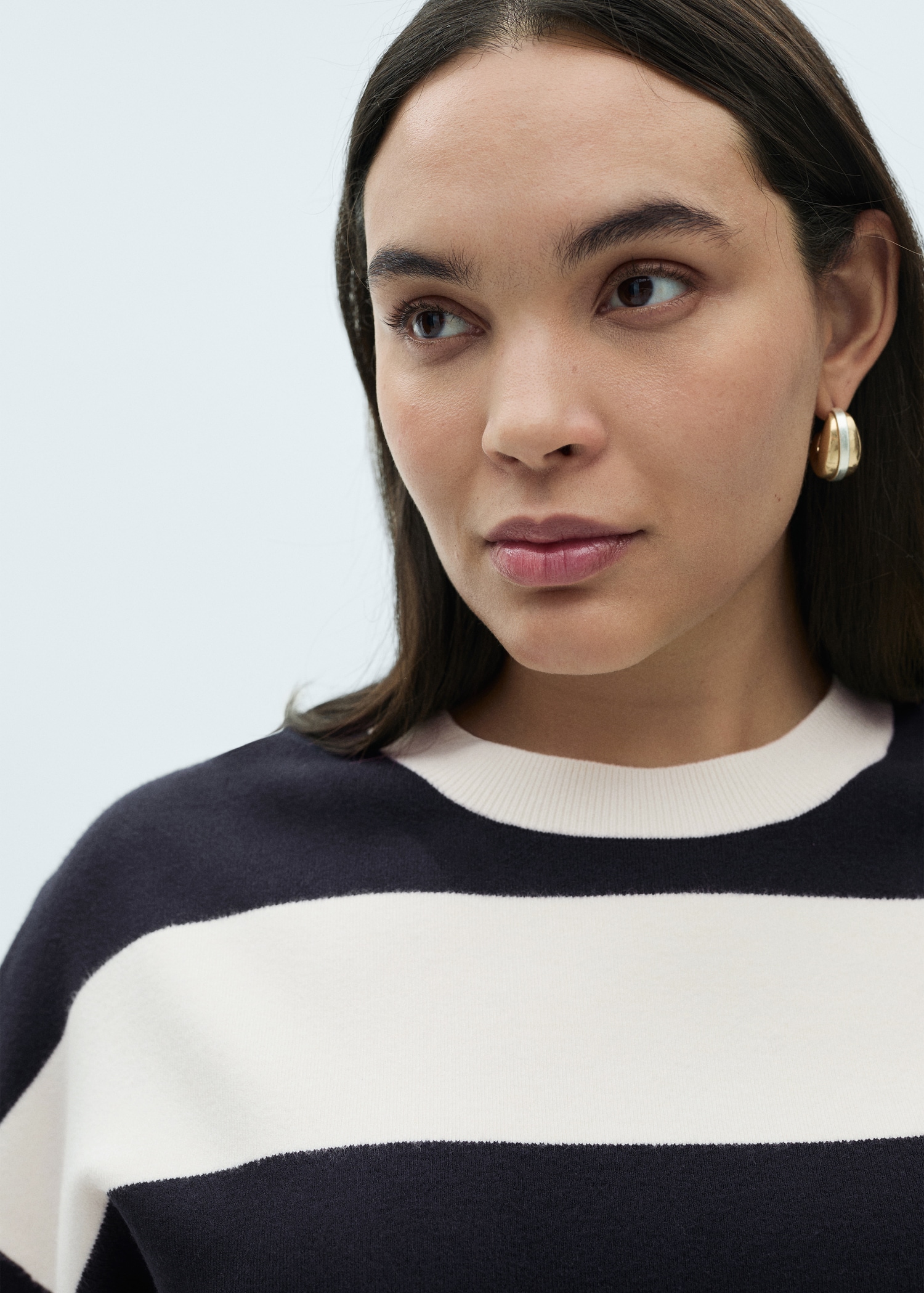 Round-neck striped sweater - Details of the article 4