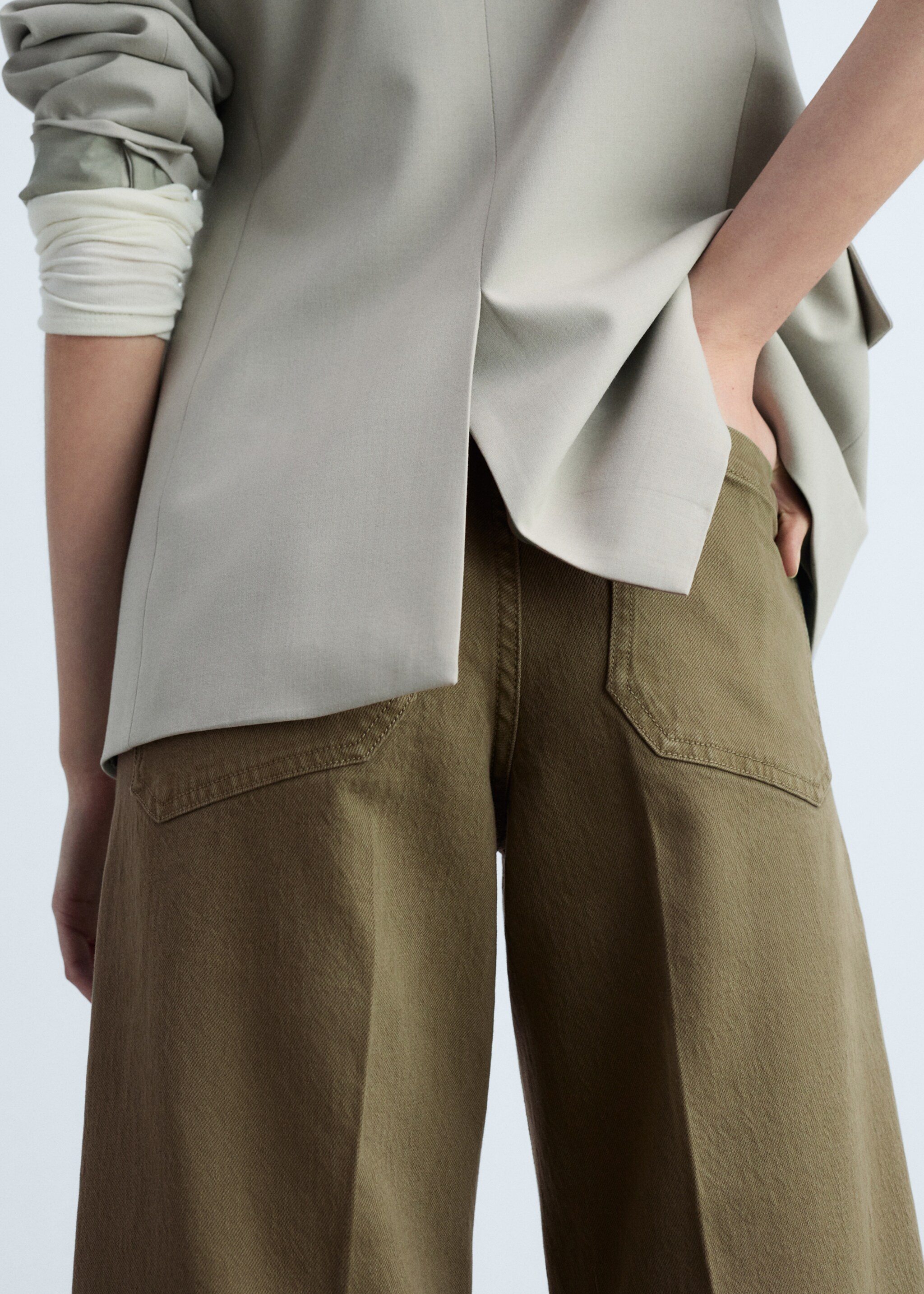 Wide-leg jeans with pockets - Details of the article 1