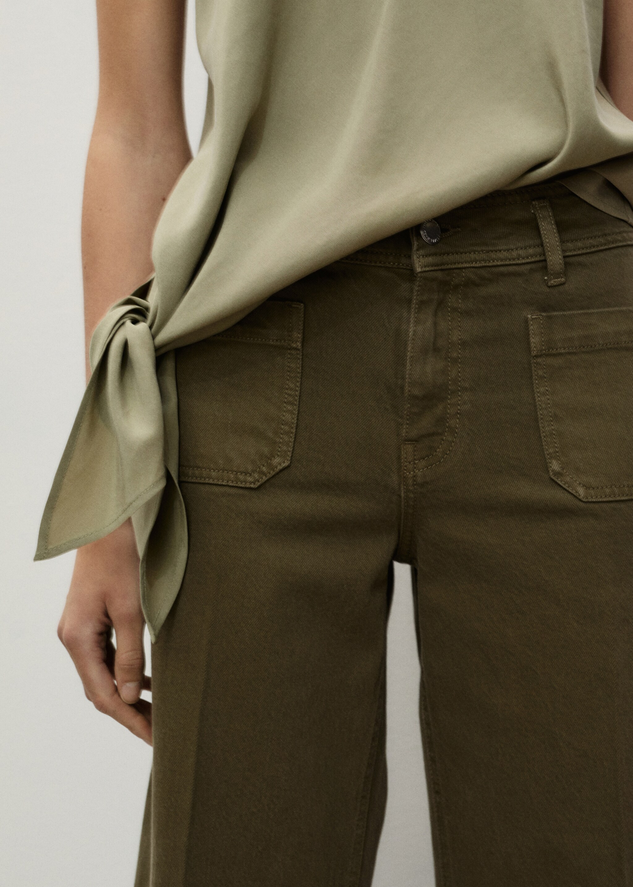 Wide-leg jeans with pockets - Details of the article 3