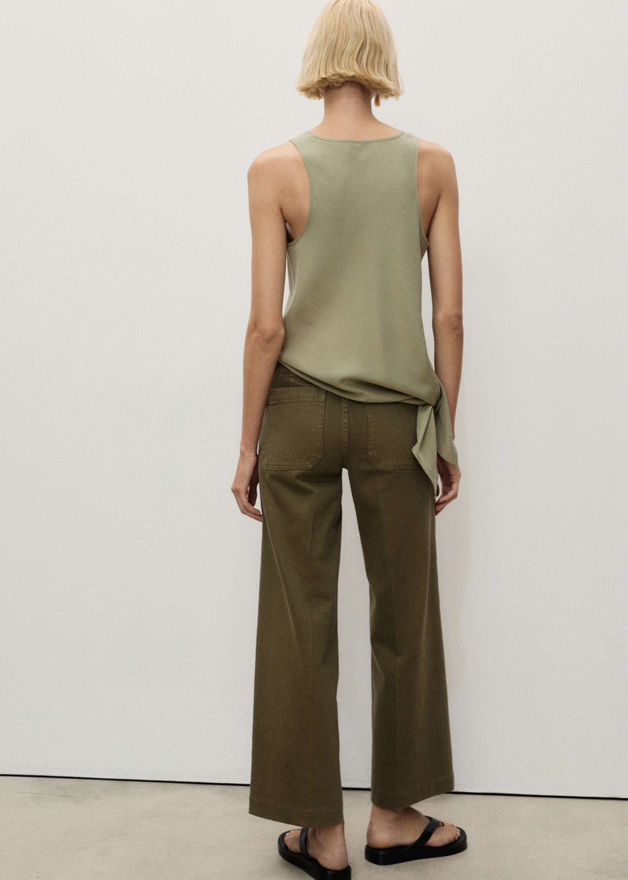 Wideleg jeans with pockets - Reverse of the article