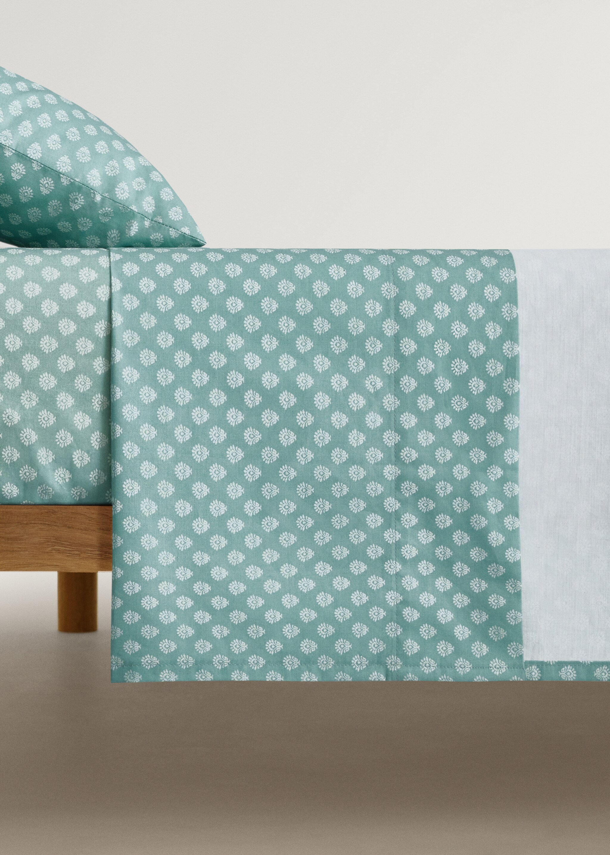Spannbettlaken aus Baumwoll-Perkal mit kleiner Blume für Kinderbettchen - Artikel ohne Model