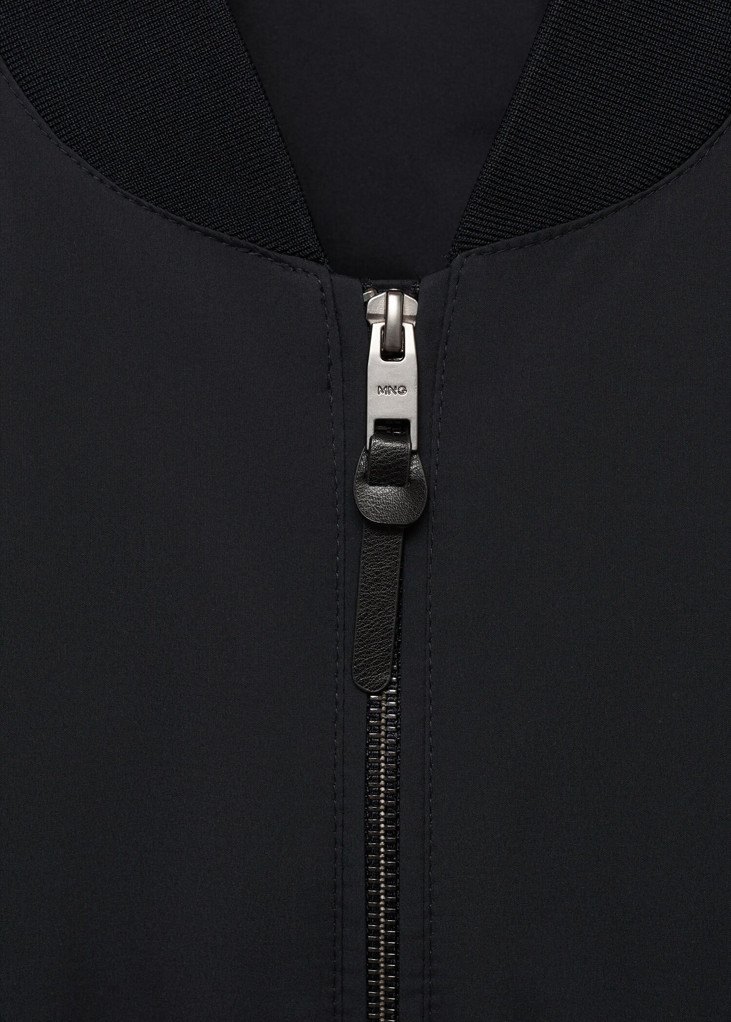 Water-repellent bomber jacket with pockets - Details of the article 8