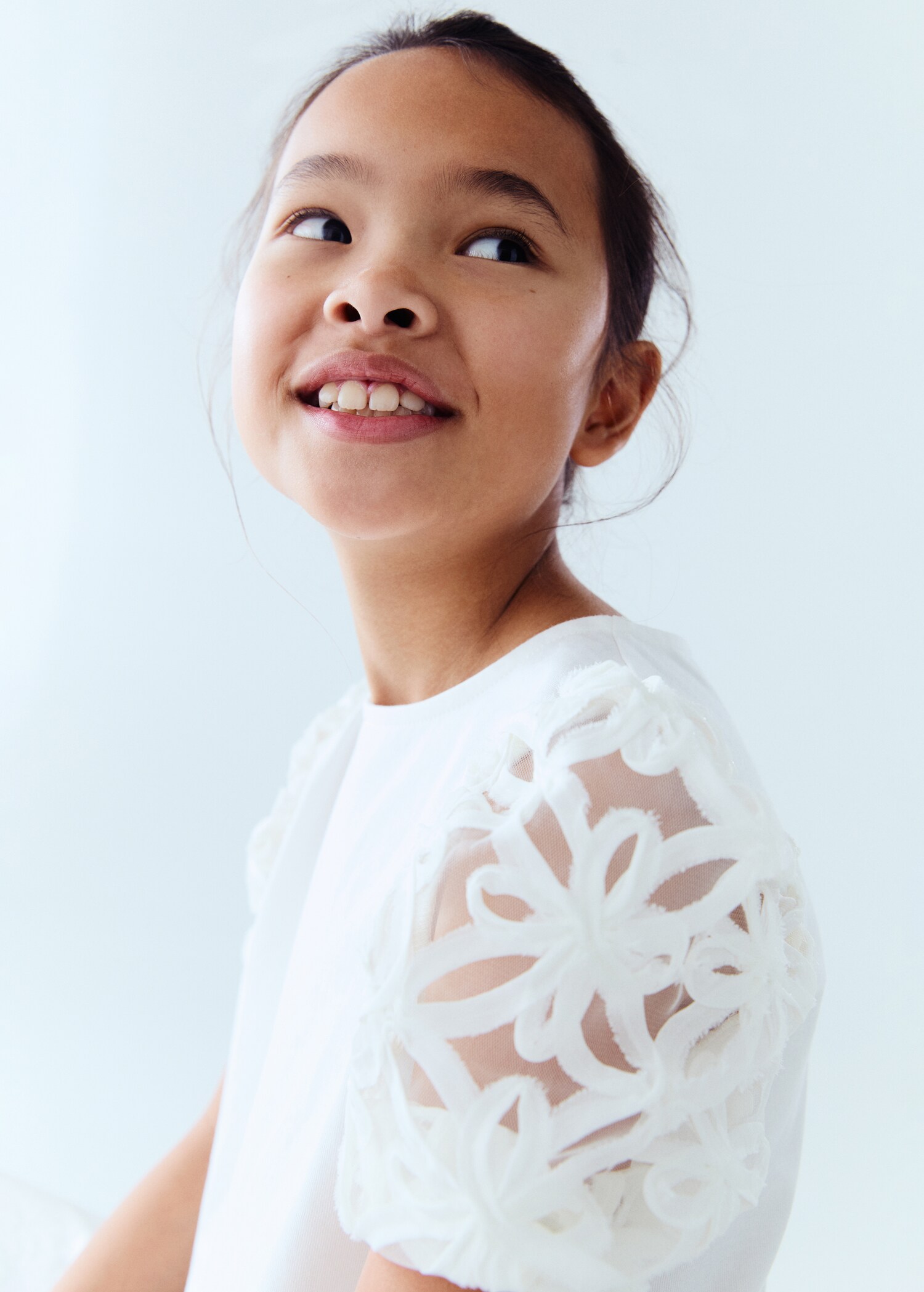 Kurzarm-T-Shirt mit Stickerei - Detail des Artikels 5