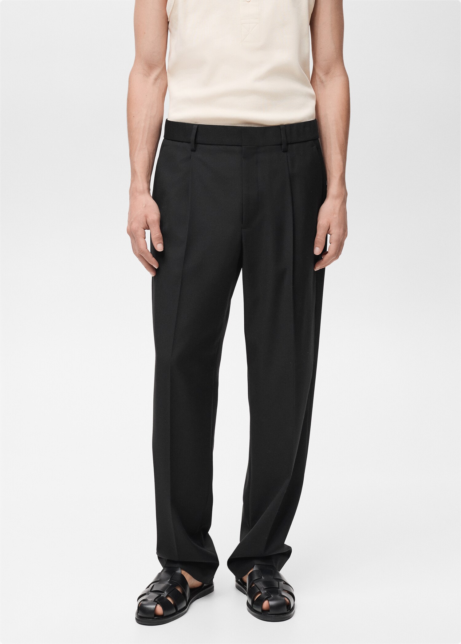Костюмные брюки relaxed fit с защипами - Средний план