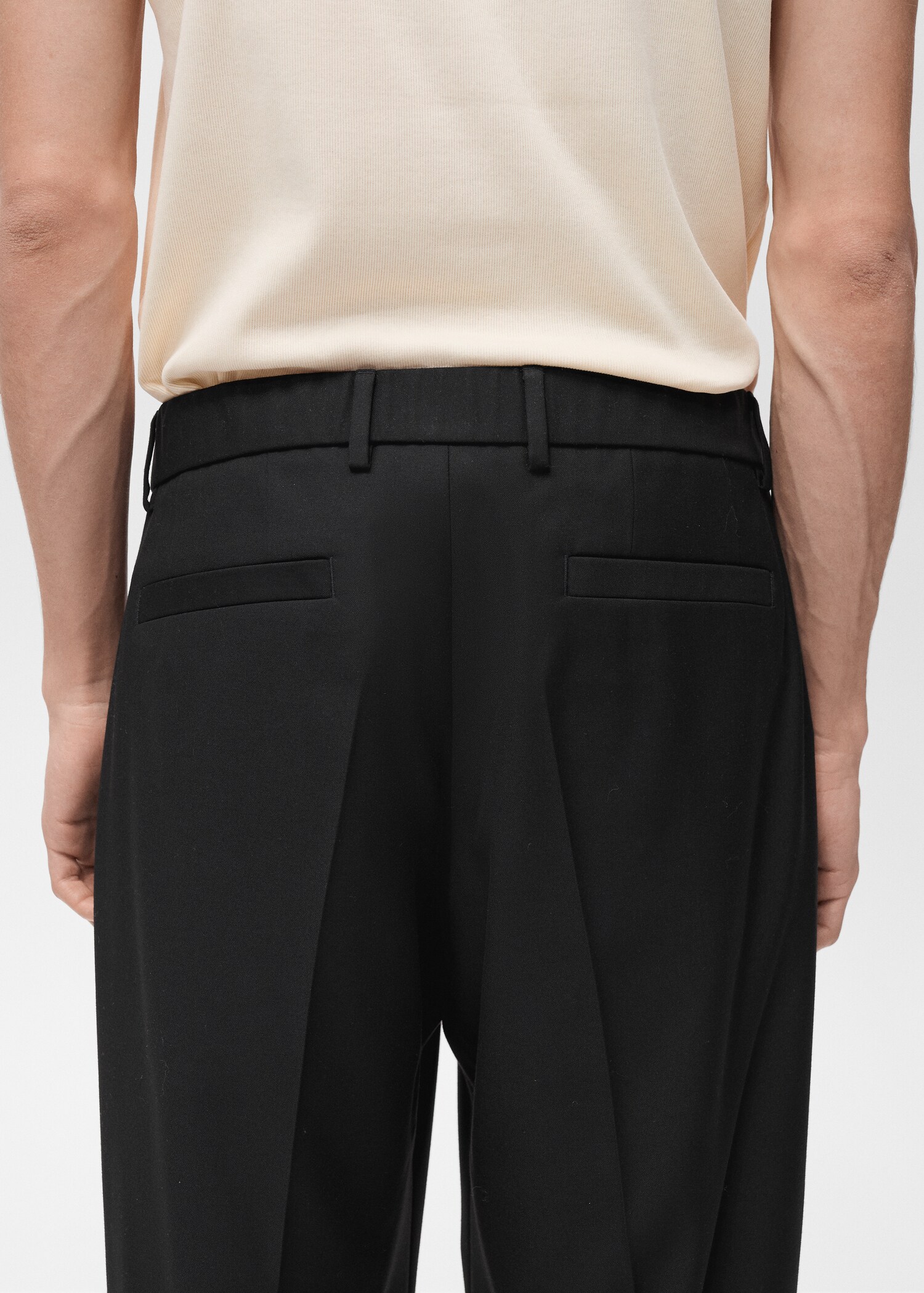 Костюмные брюки relaxed fit с защипами - Деталь изделия 6
