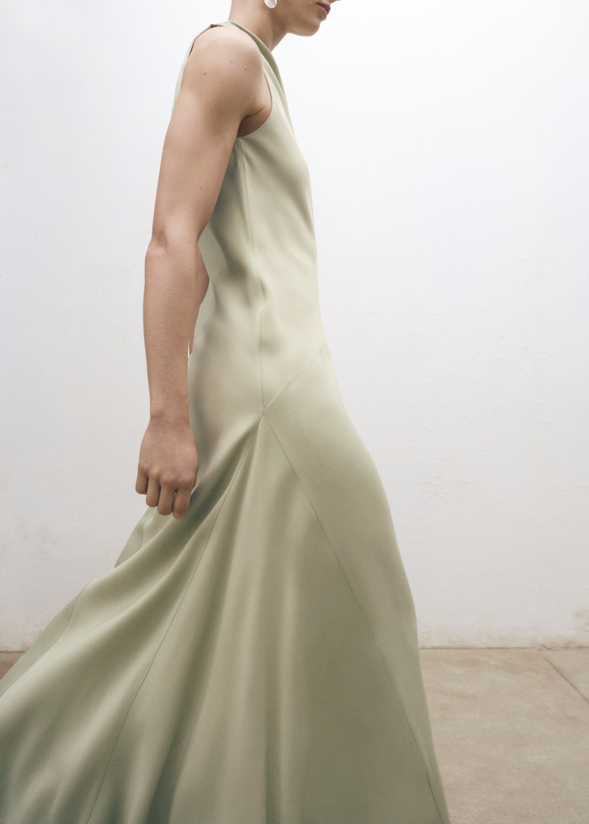 Satin dress with back opening - Medium plane