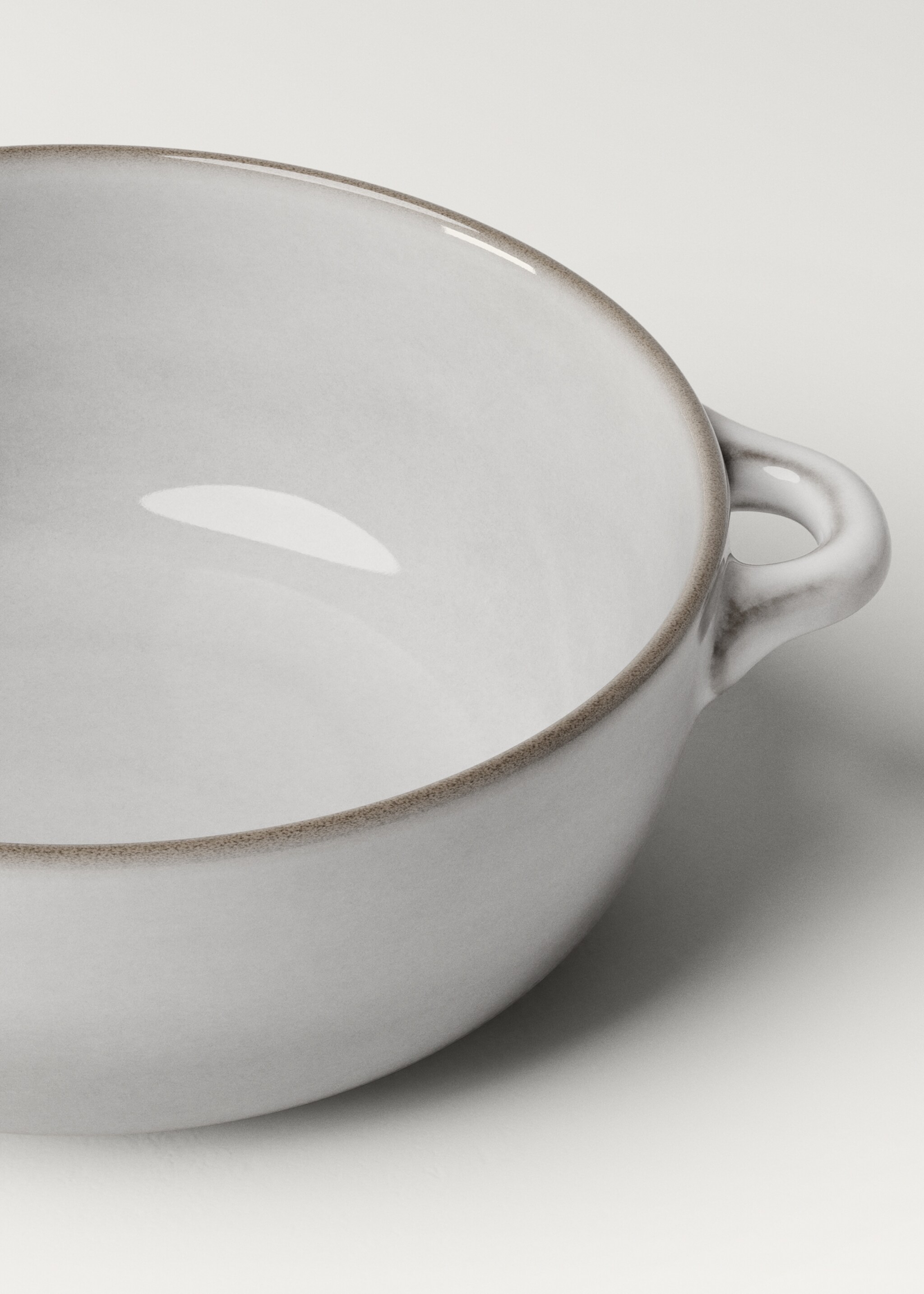 Medium stoneware casserole bowl with contrasting rim - Details of the article 2