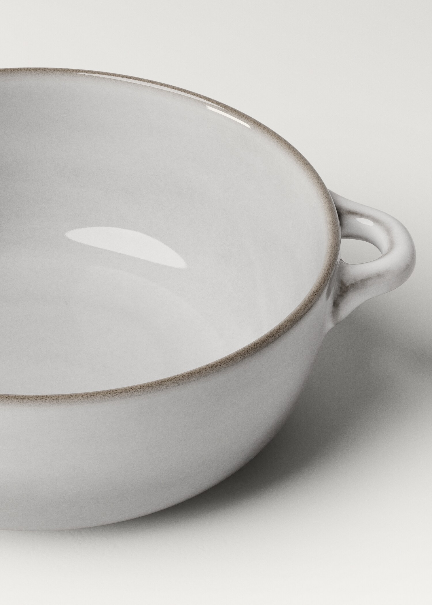 Medium stoneware casserole bowl with contrasting rim - Details of the article 2