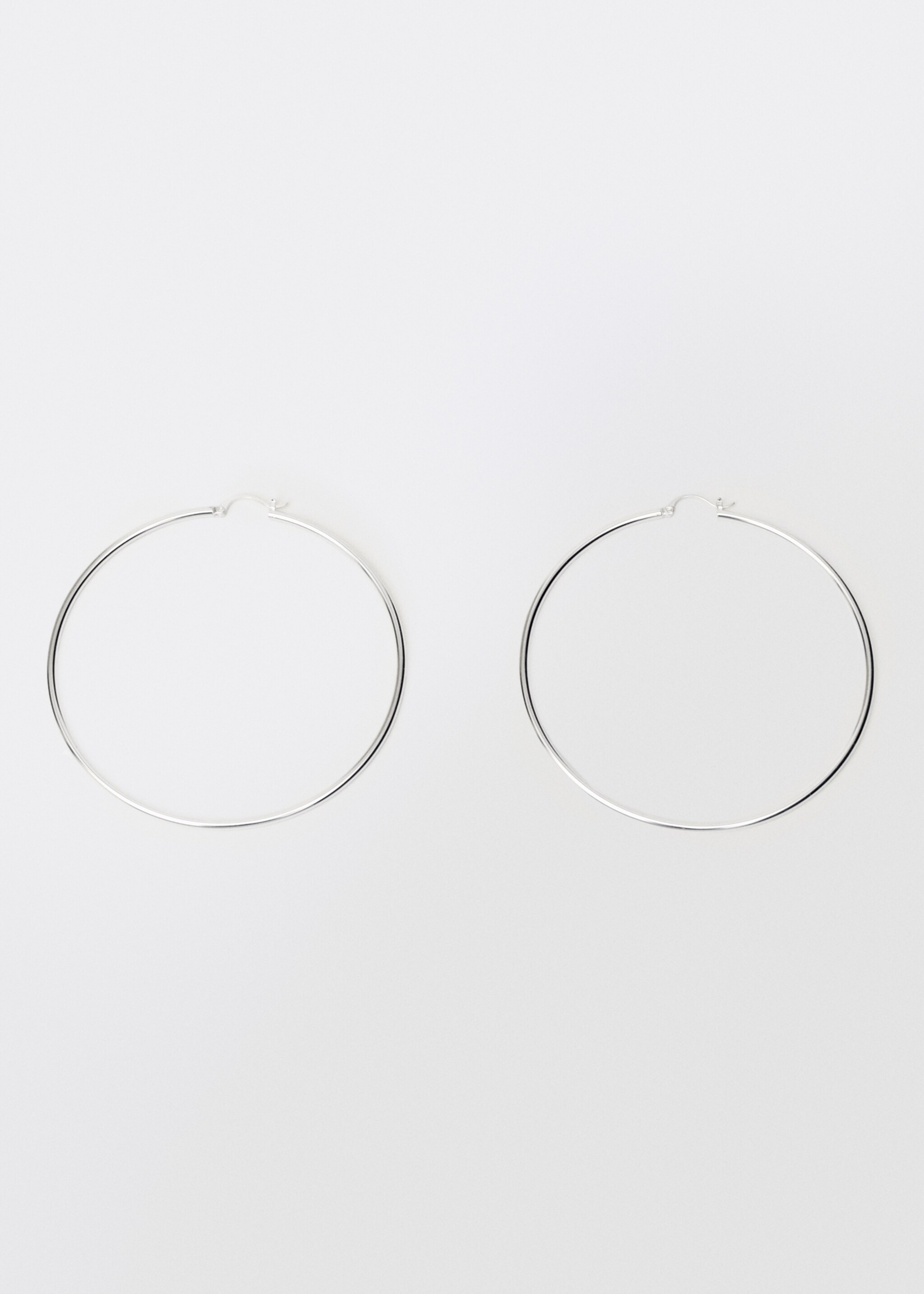 Thin hoop earrings - Article without model