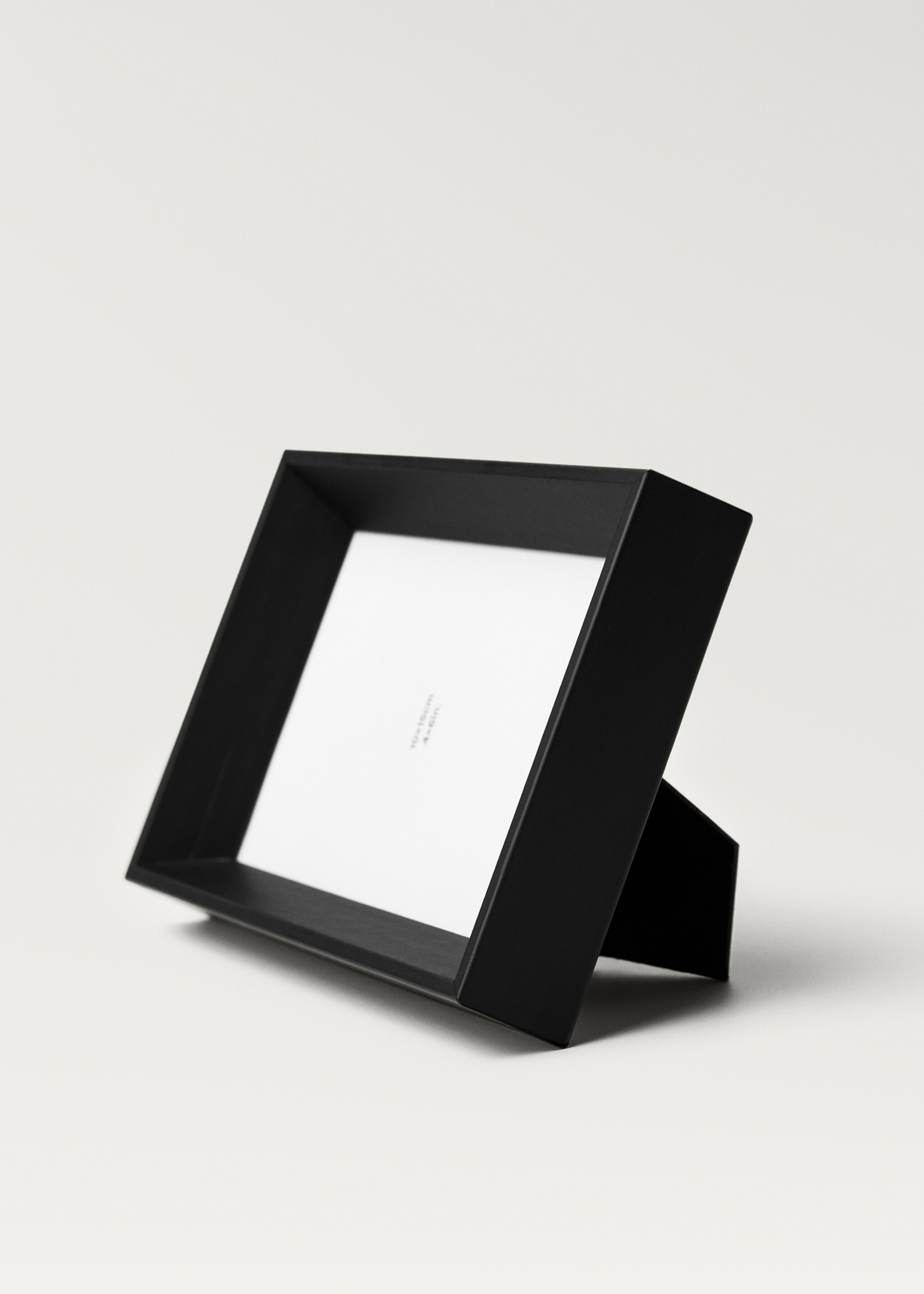 Small bevelled wood frame - Details of the article 2