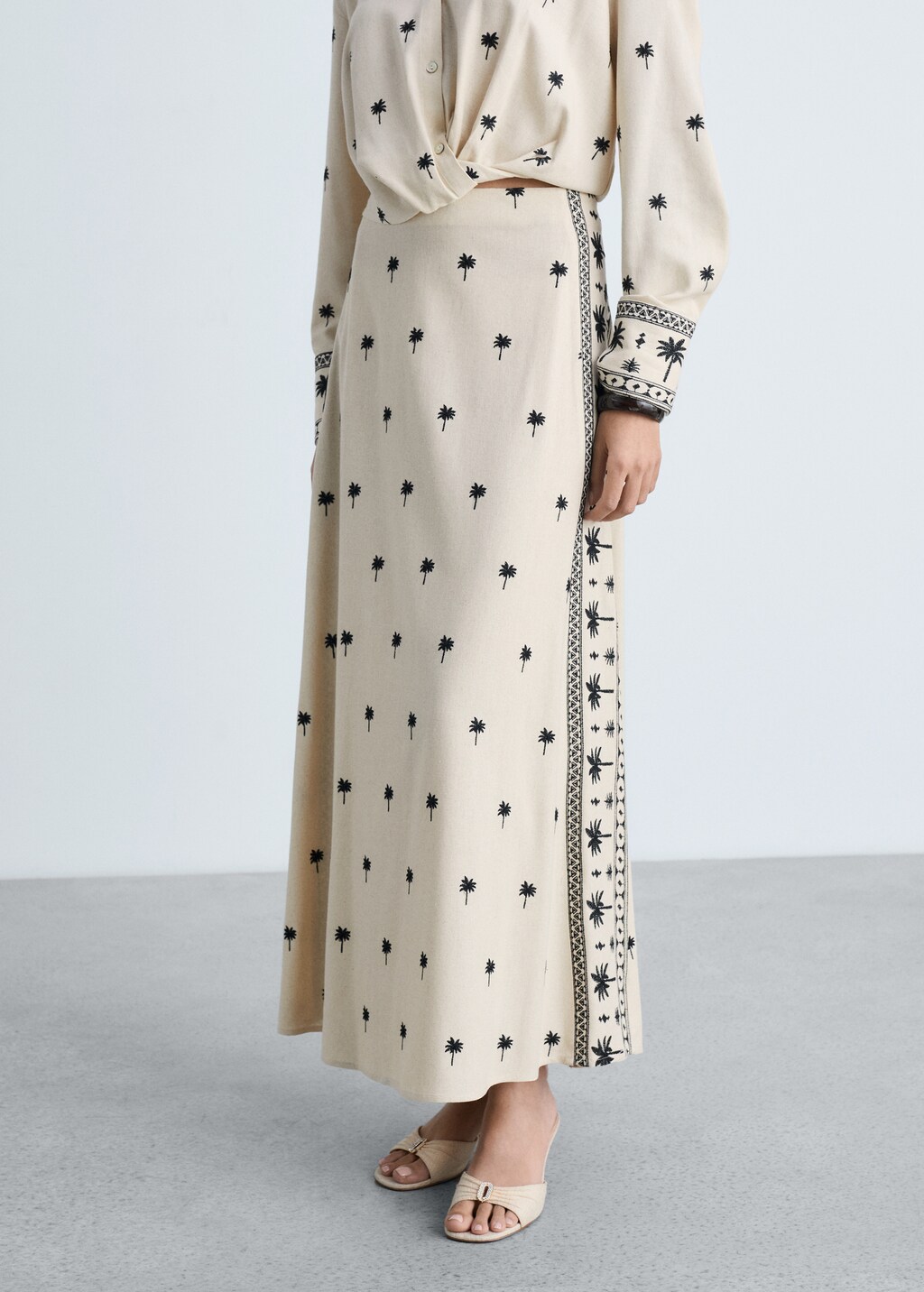 Embroidered flared skirt