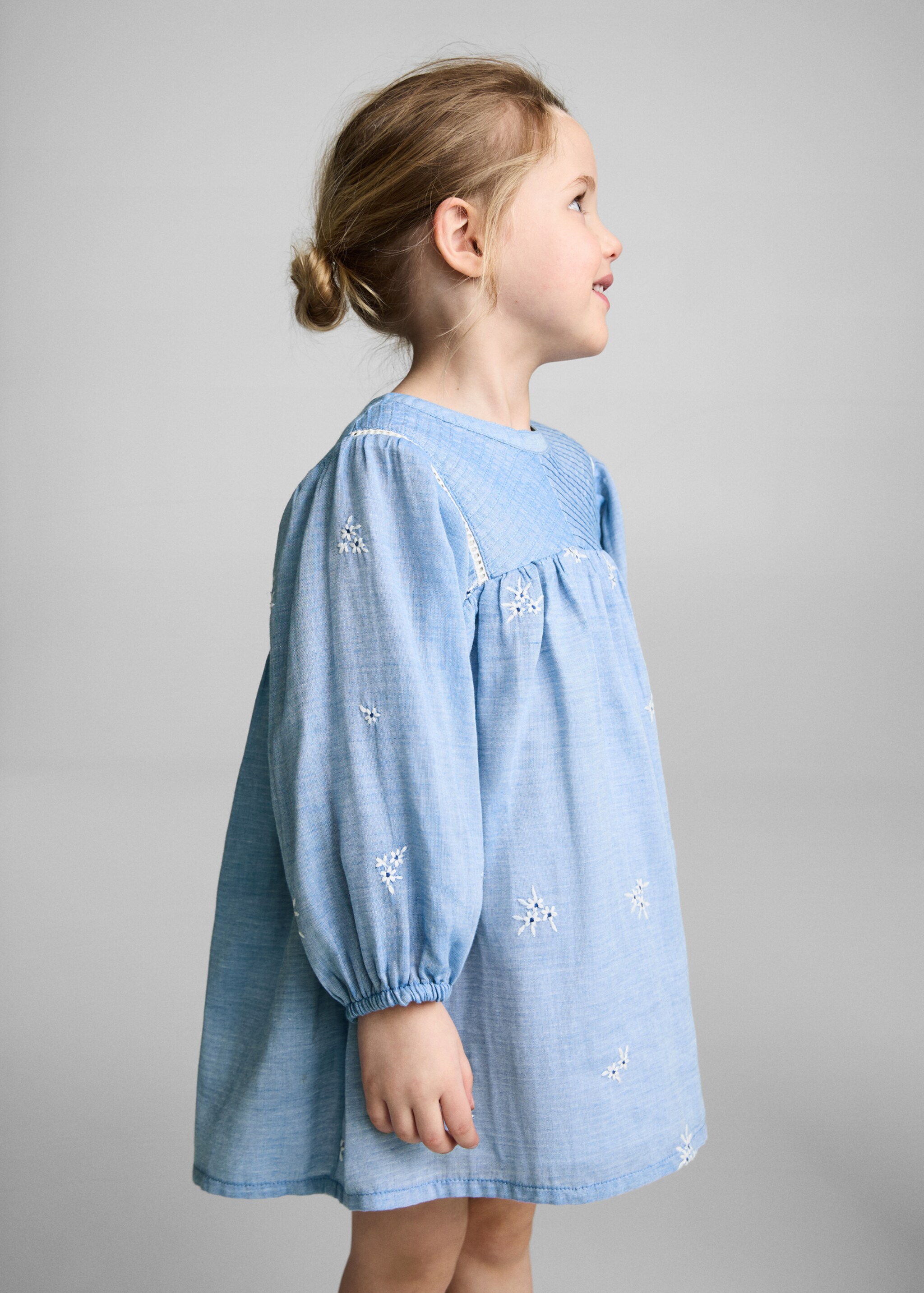 Robe brodée coton - Plan moyen