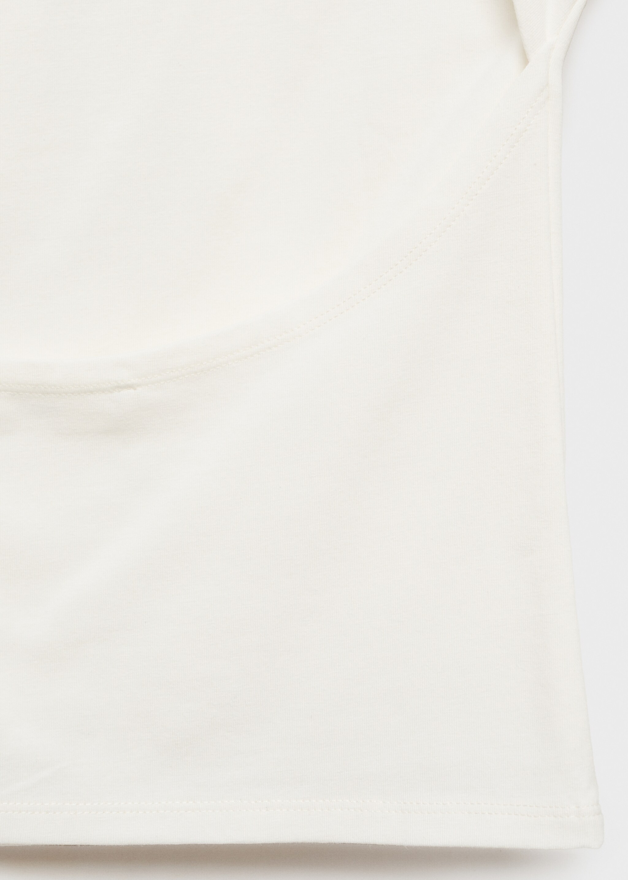 T-shirt with open back - Details of the article 8