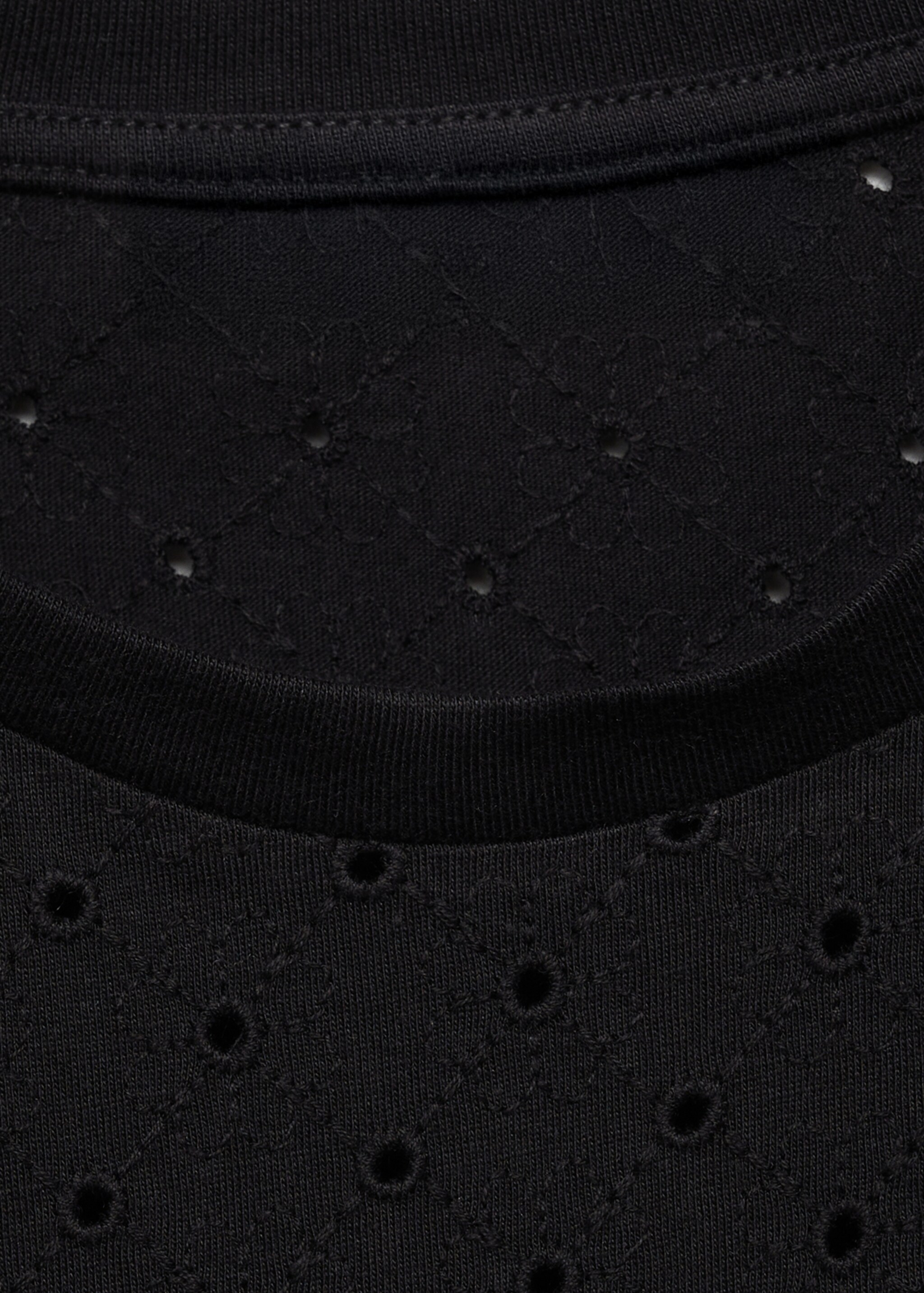 T-shirt broderies ajourées - Détail de l'article 8
