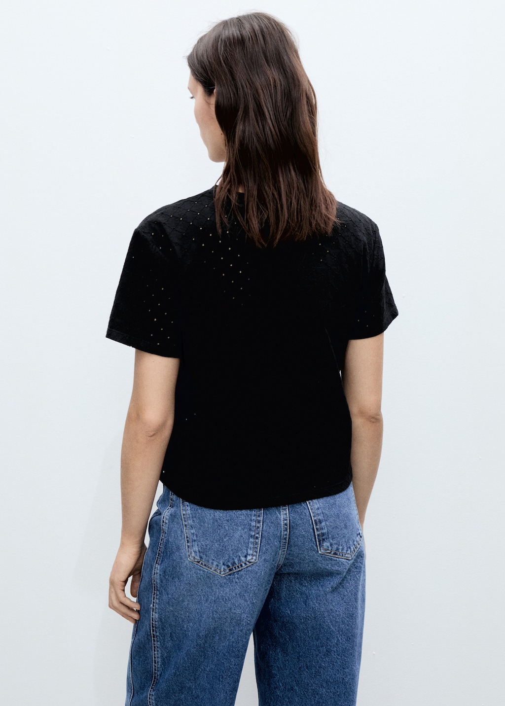 Embroidered t-shirt with lace accents - image 3