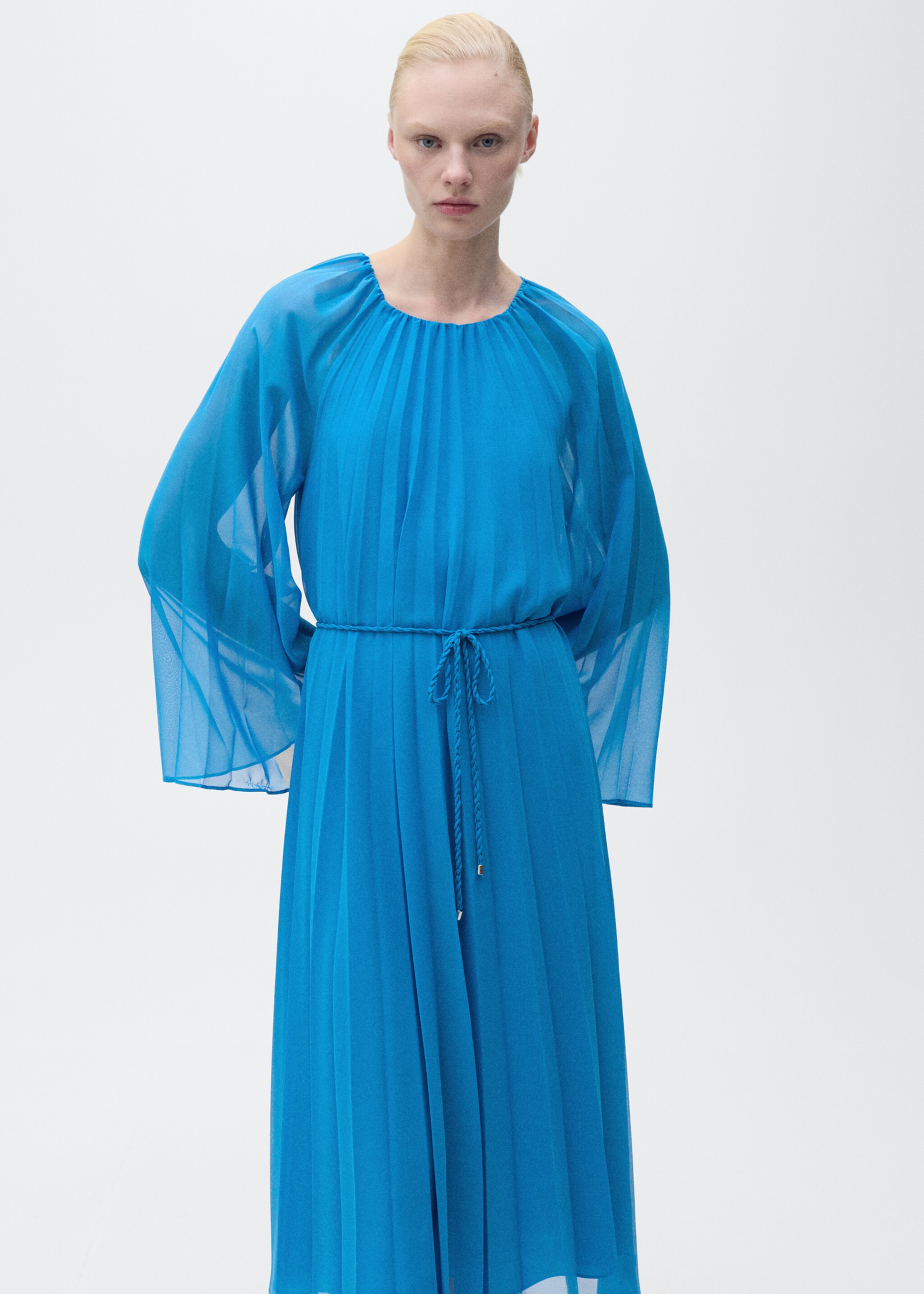 Flared-sleeve pleated dress - Details of the article 6