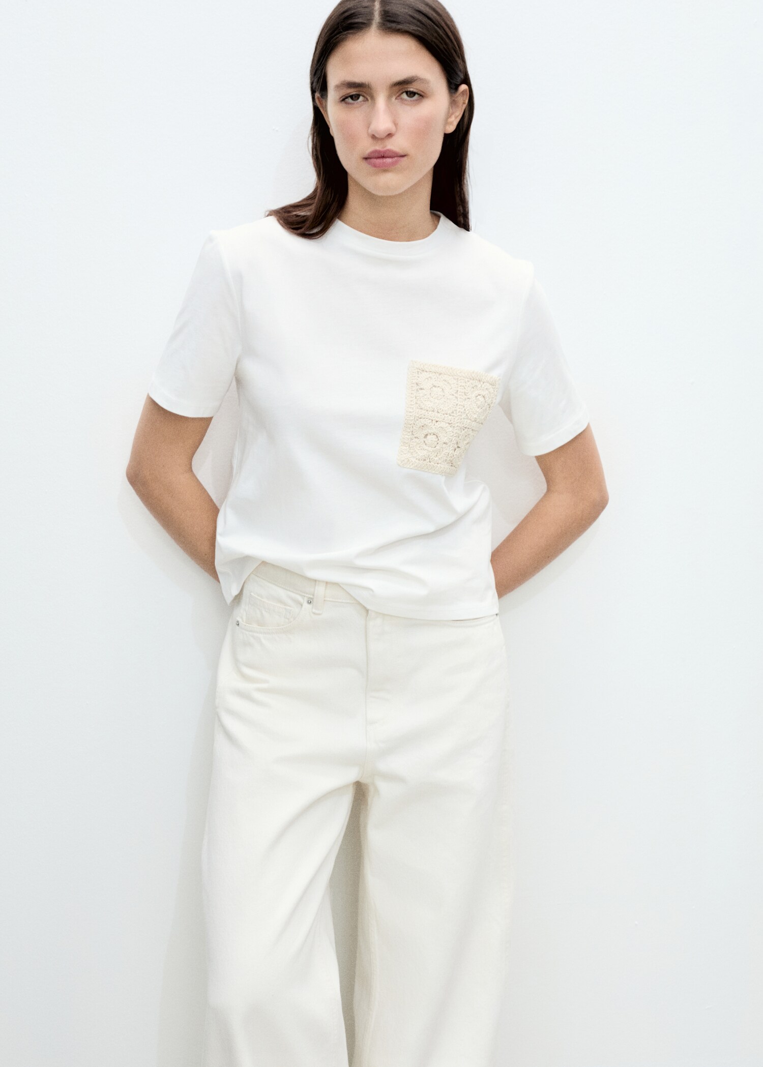 Short-sleeved t-shirt with crochet pocket - Medium plane