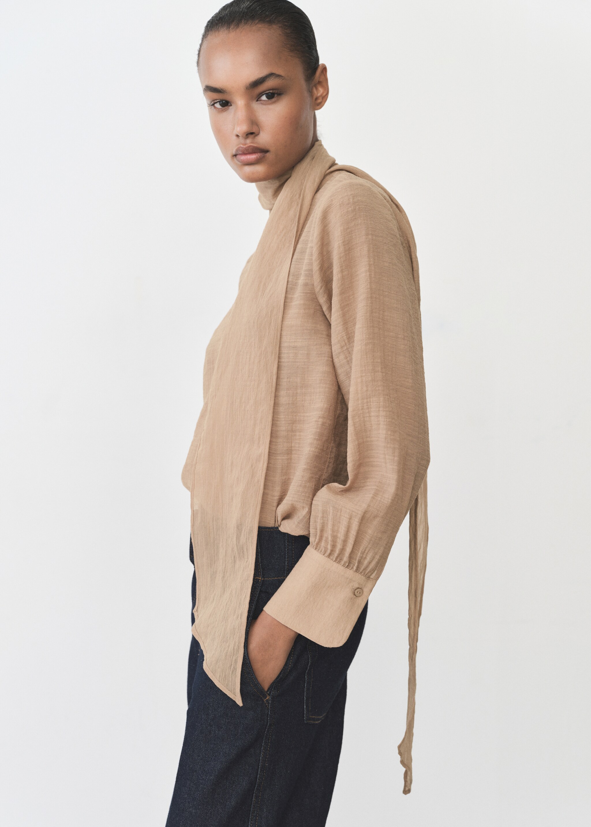 Textured blouse with bow - Medium plane