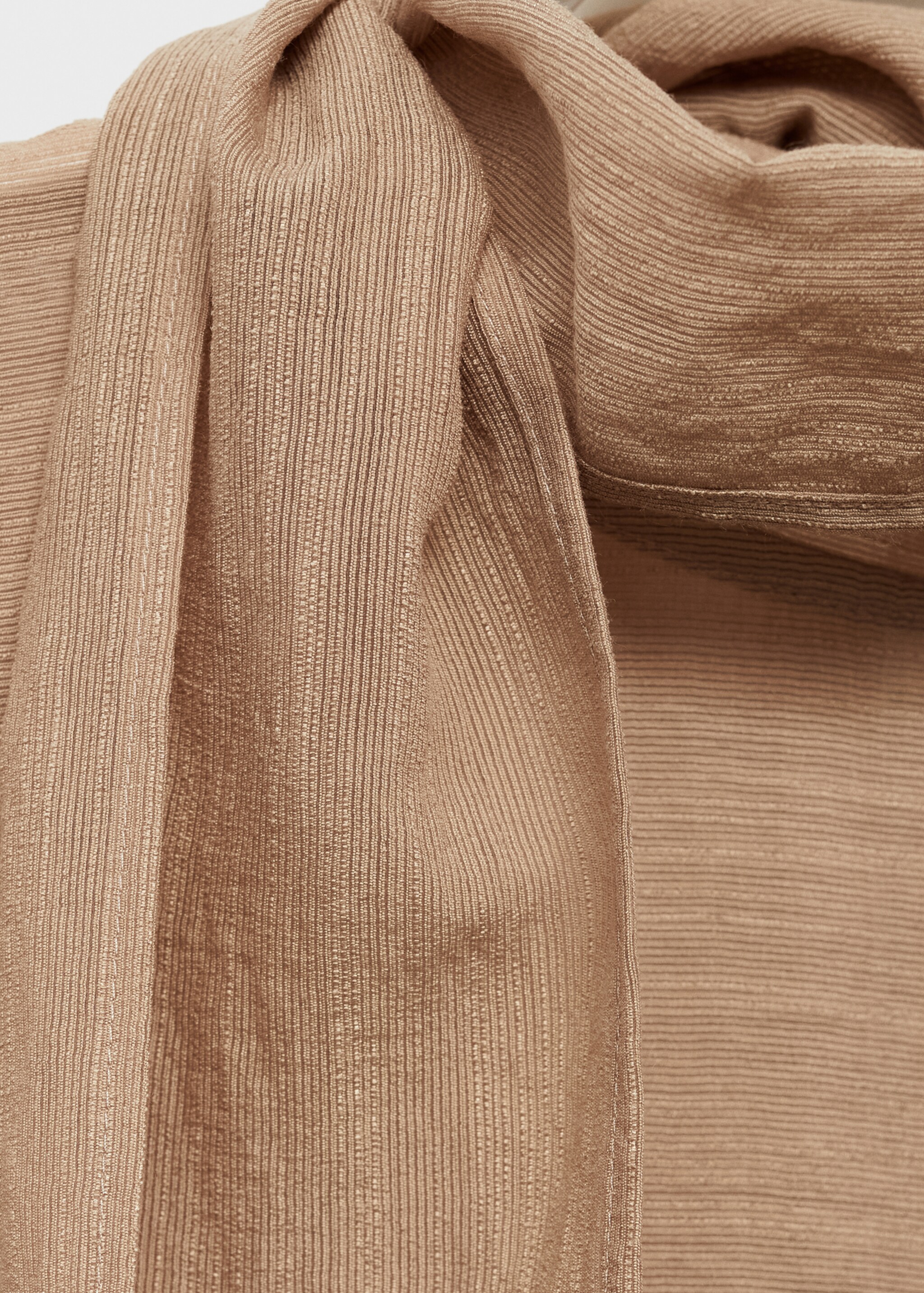 Texturierte Bluse mit Schleife - Detail des Artikels 8
