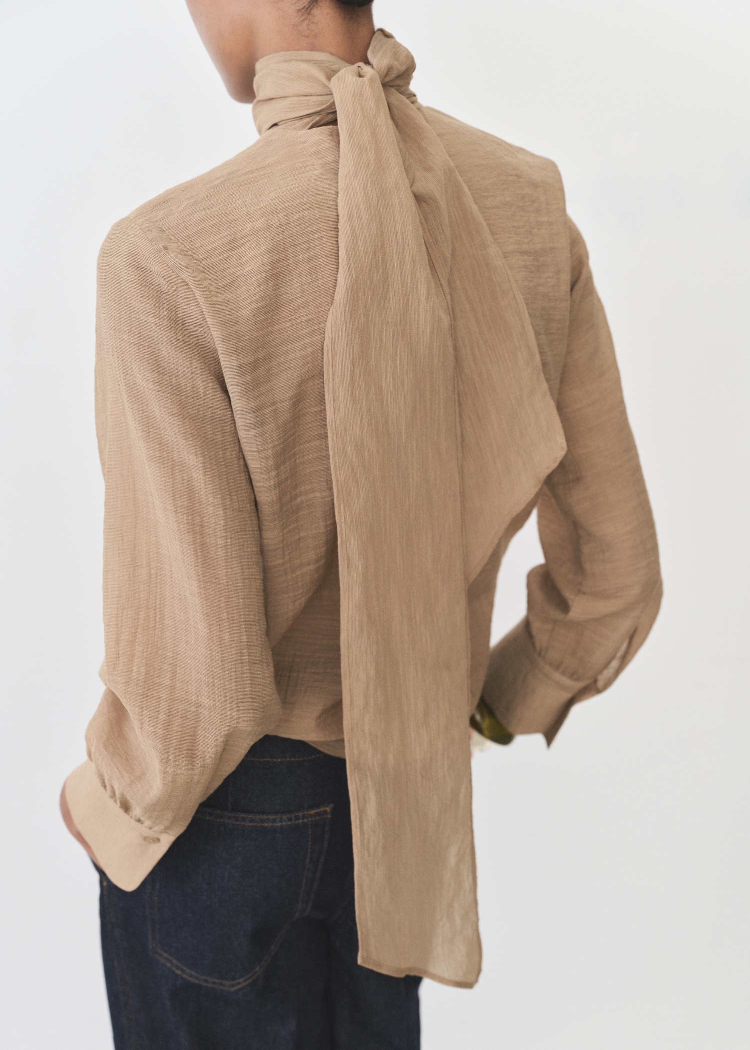 Textured blouse with bow - Reverse of the article