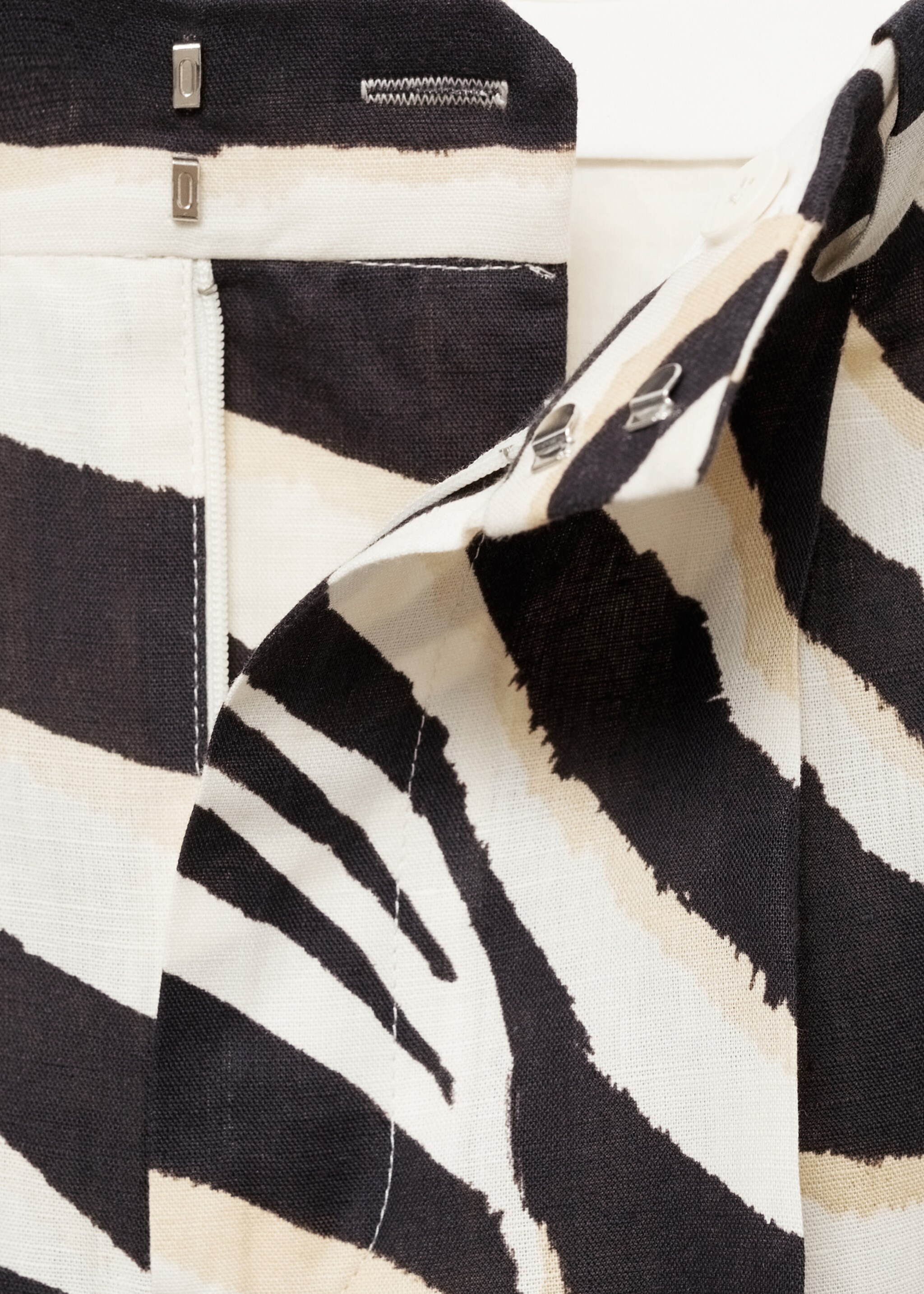 Linen wide-leg zebra-print trousers - Details of the article 8