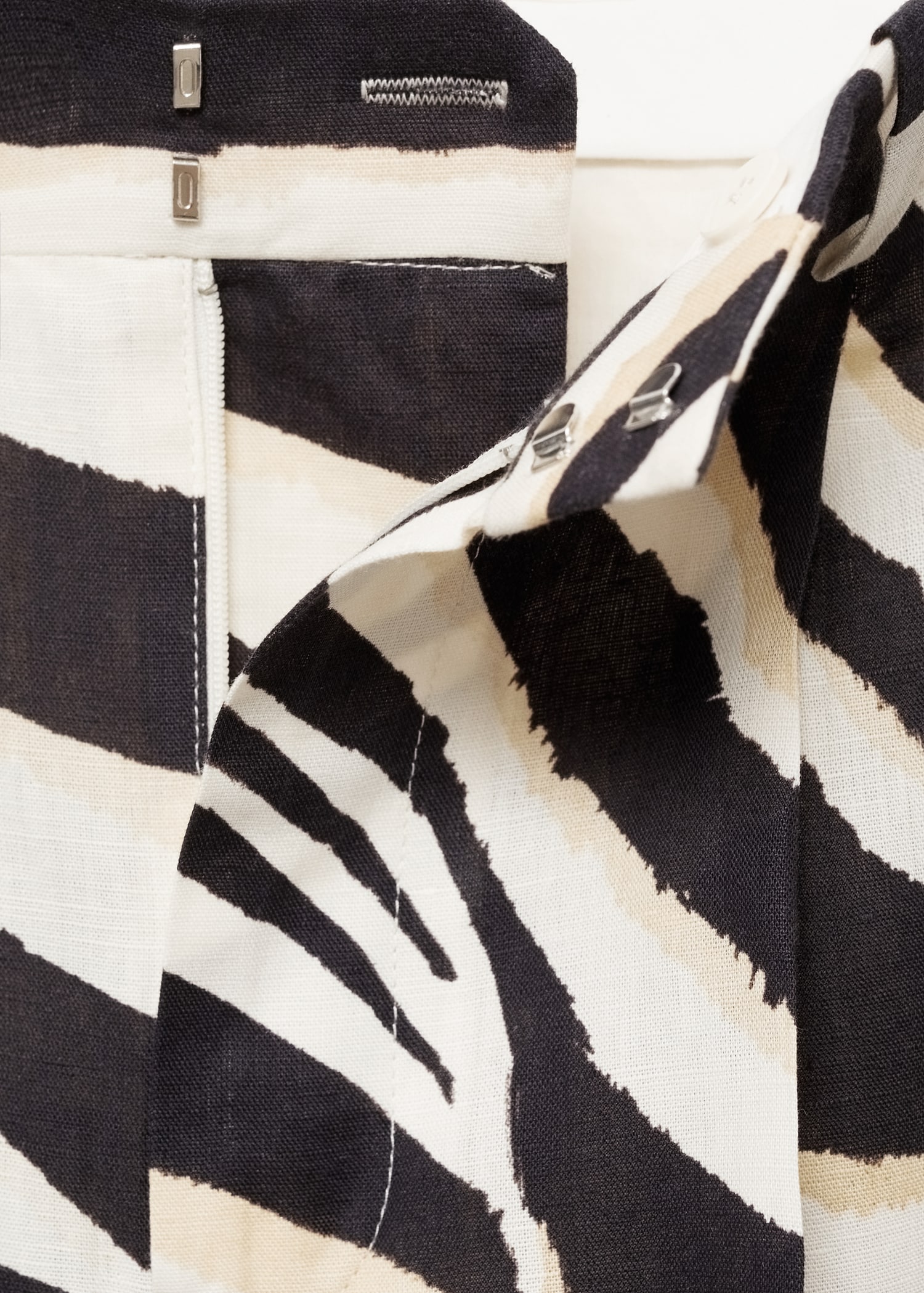 Linen wide-leg zebra-print trousers - Details of the article 8