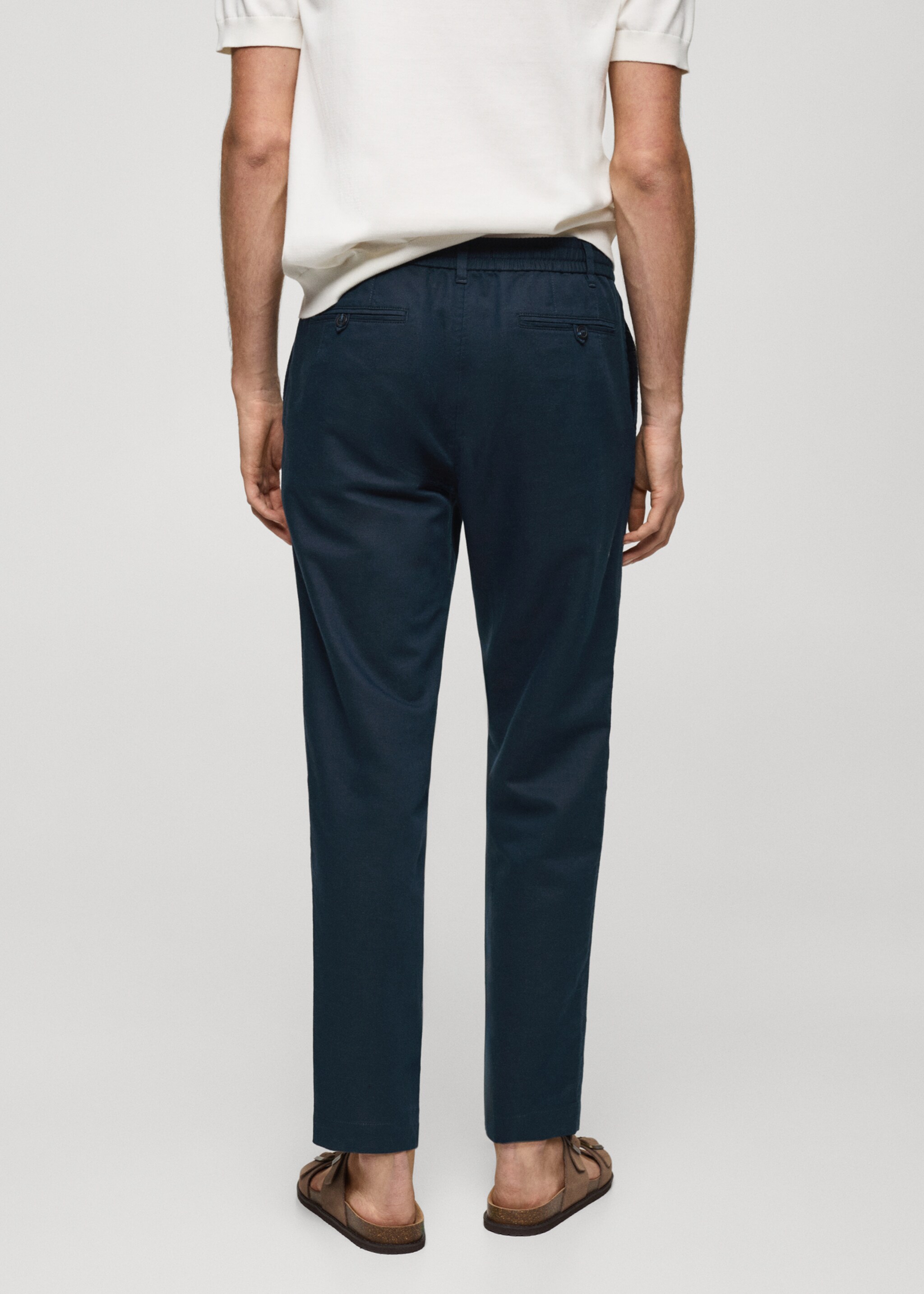 Льняные брюки slim fit со шнурком - Обратная сторона изделия