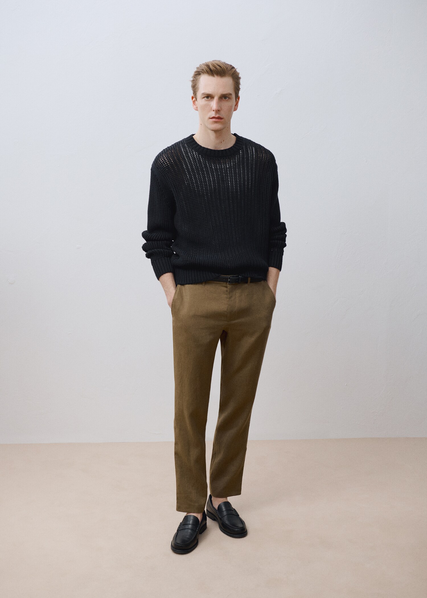 Slim-fit 100% linen trousers - Details of the article 5