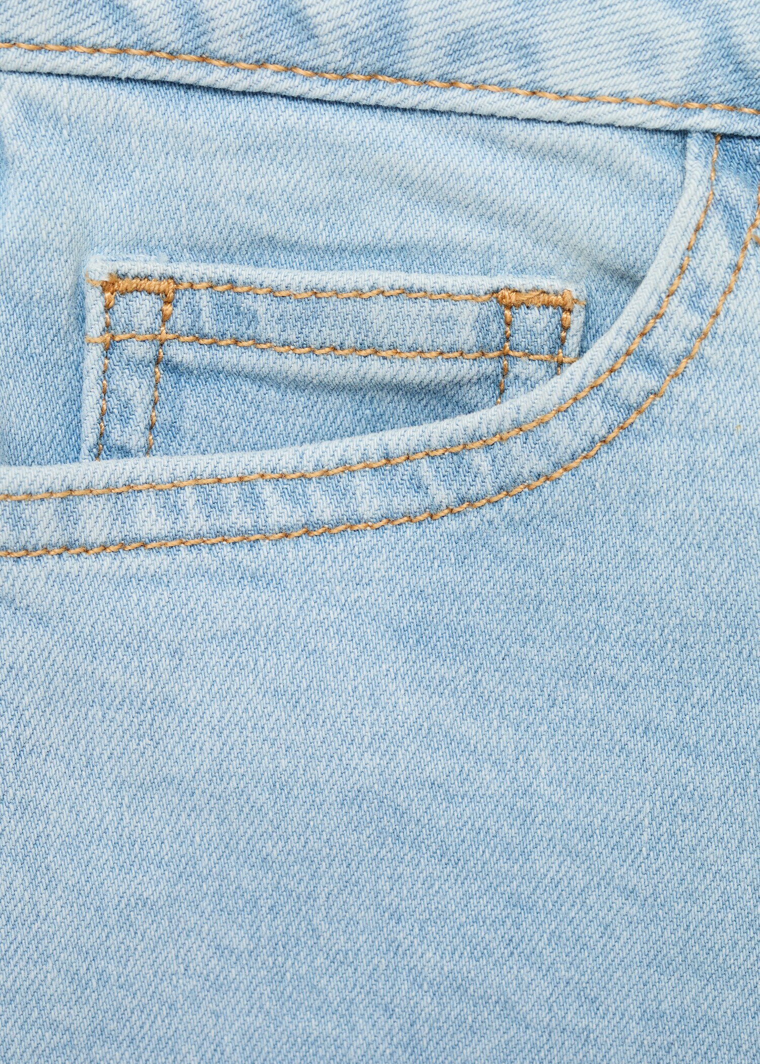 Denim shorts with frayed hem - Details of the article 0