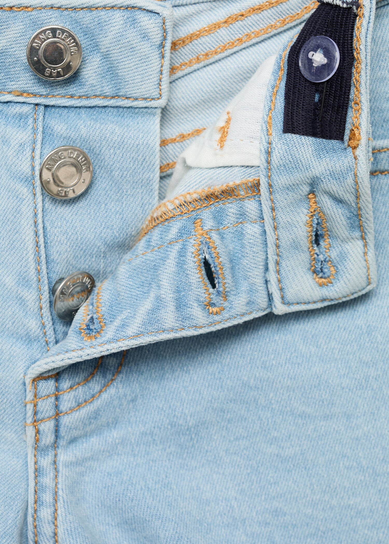 Denim shorts with frayed hem - Details of the article 8