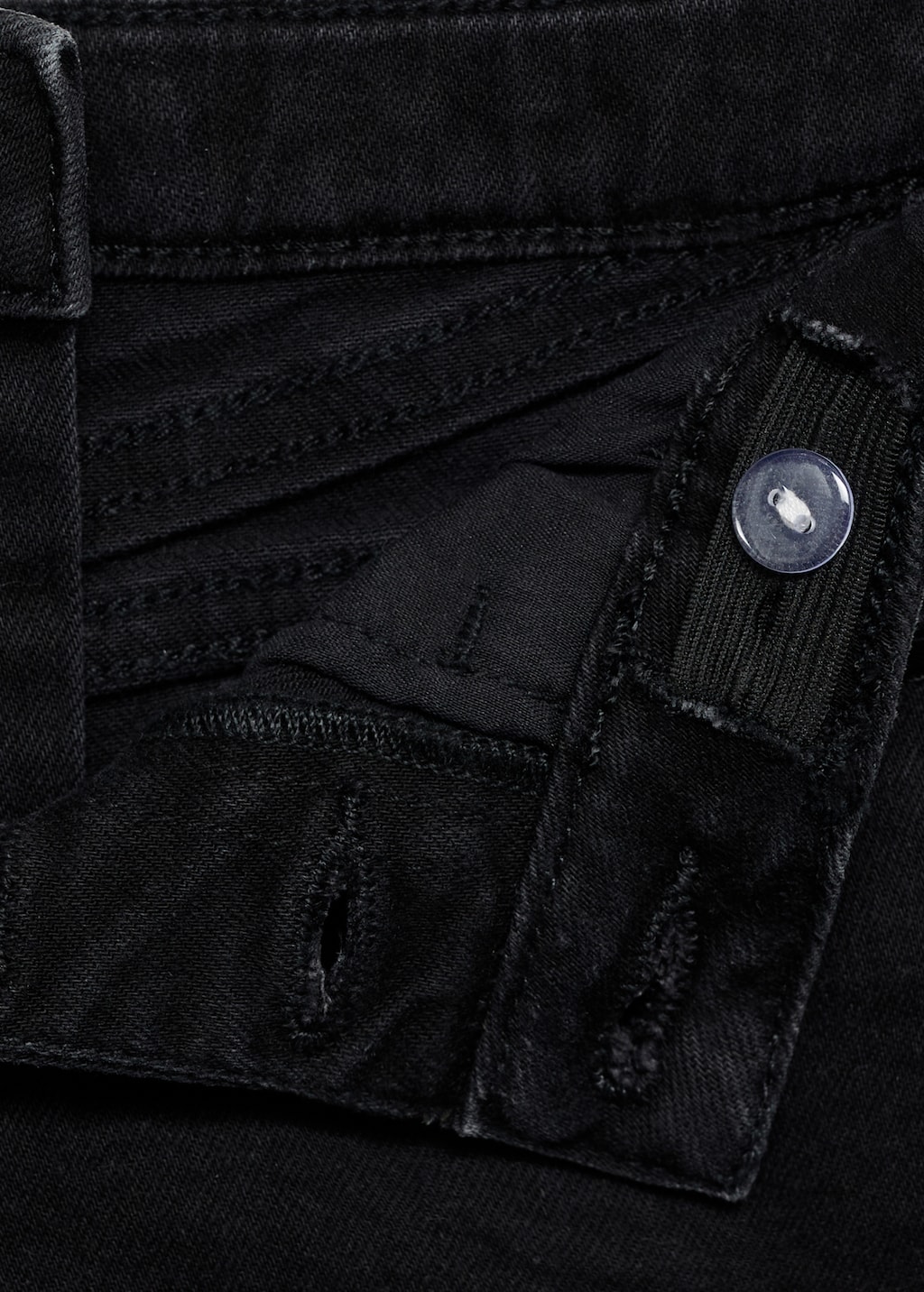 Denim shorts with frayed hem