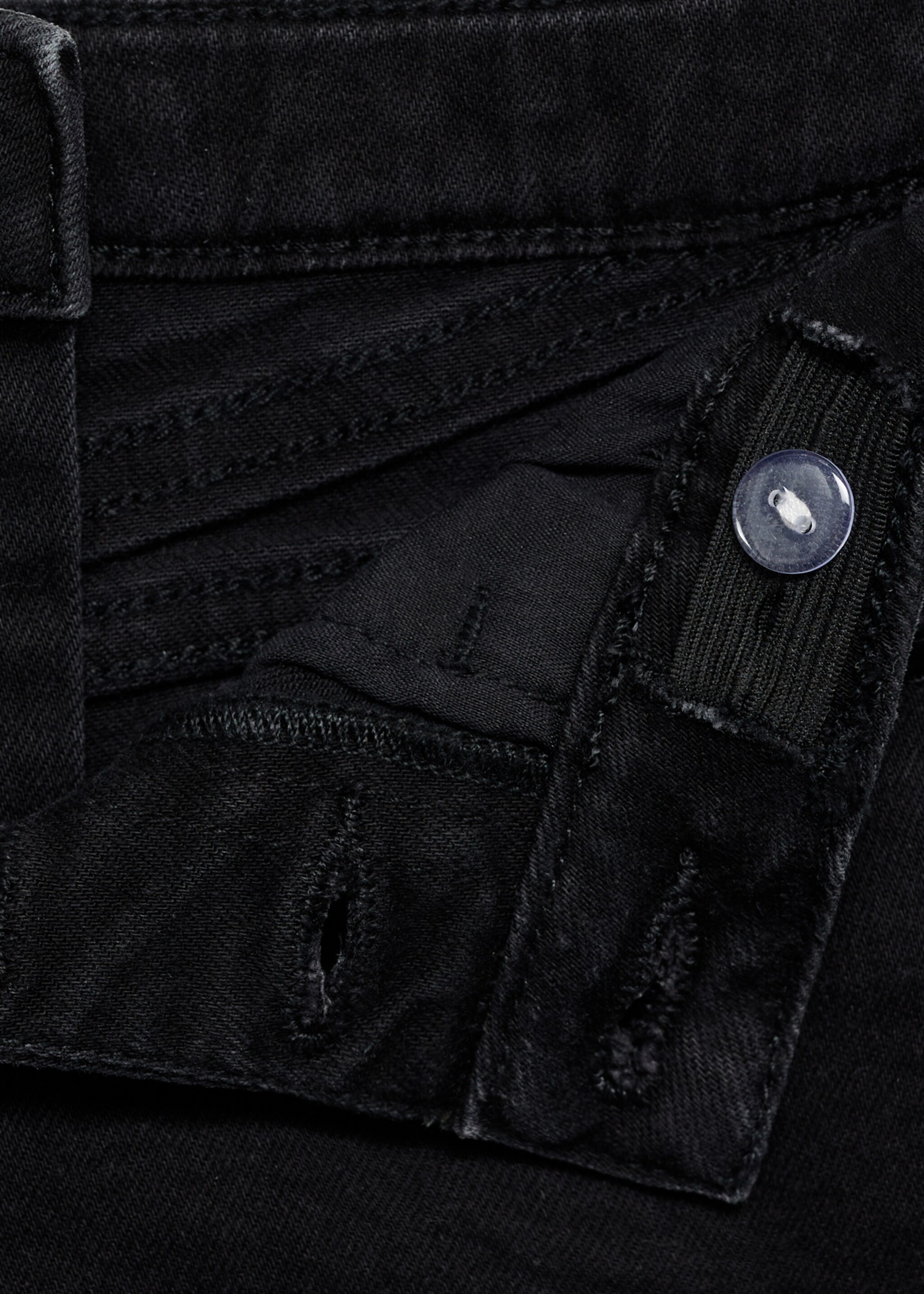 Frayed denim shorts - Details of the article 0