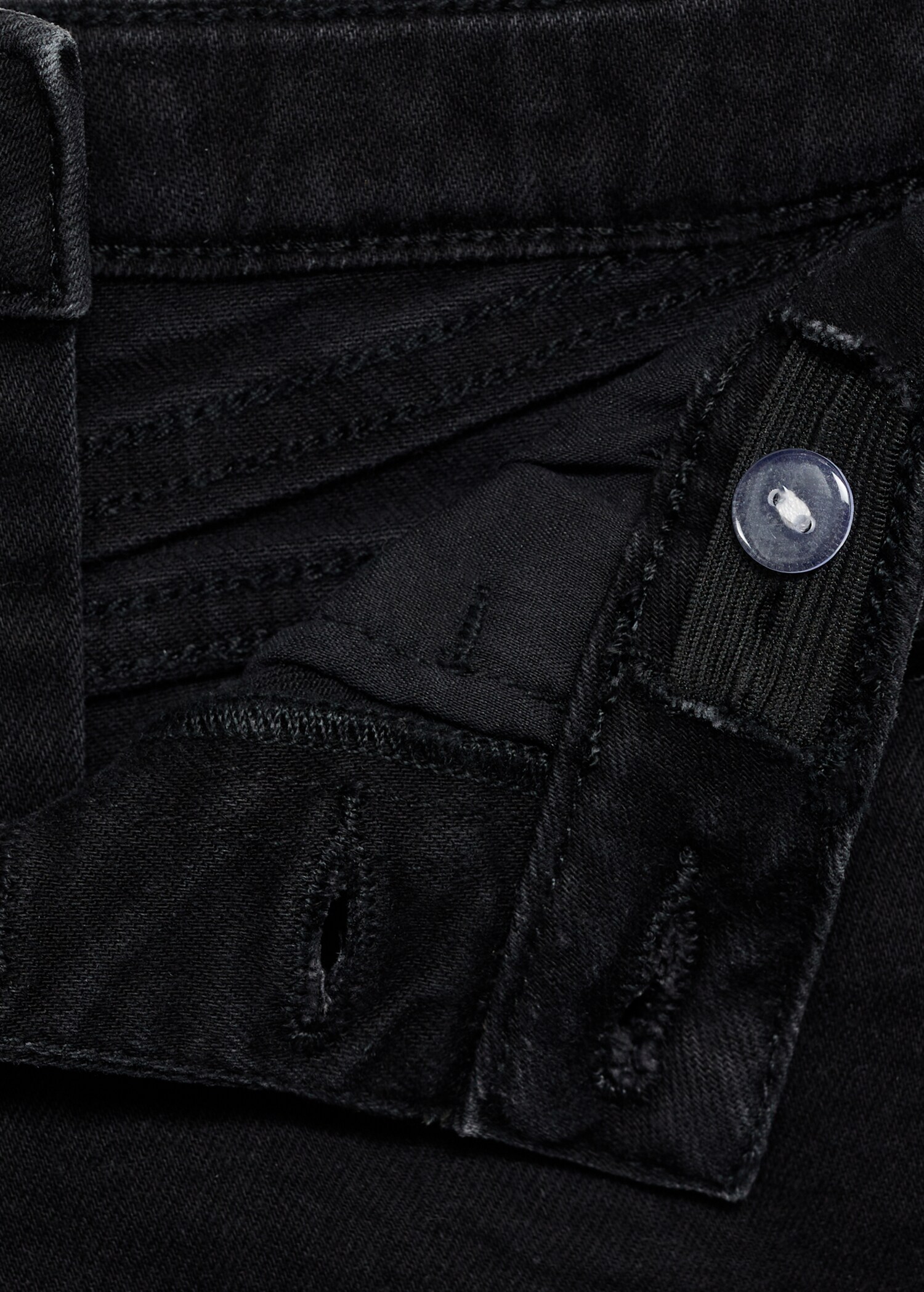 Denim shorts with frayed hem - Details of the article 0