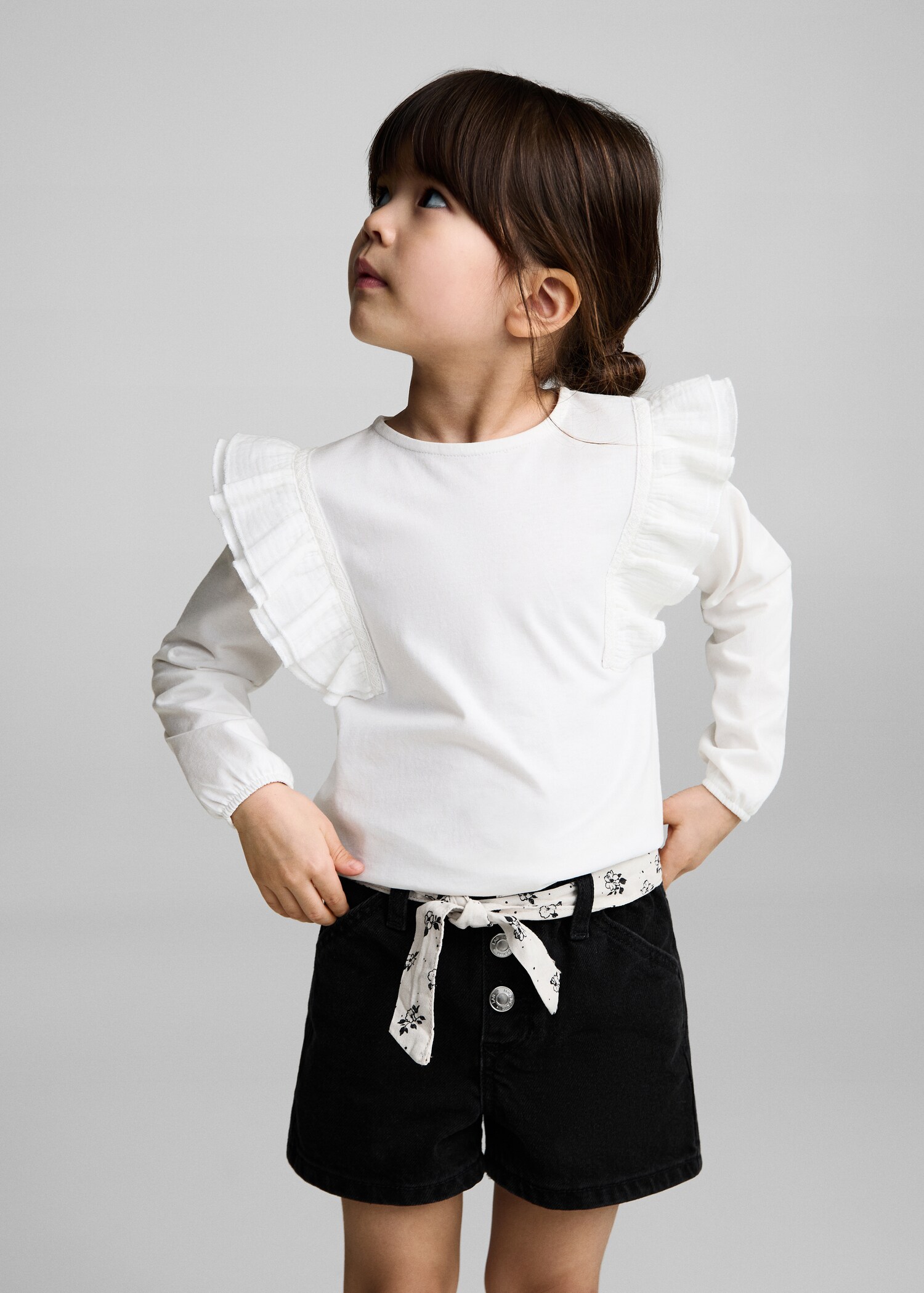 Short en jean ceinture - Plan moyen