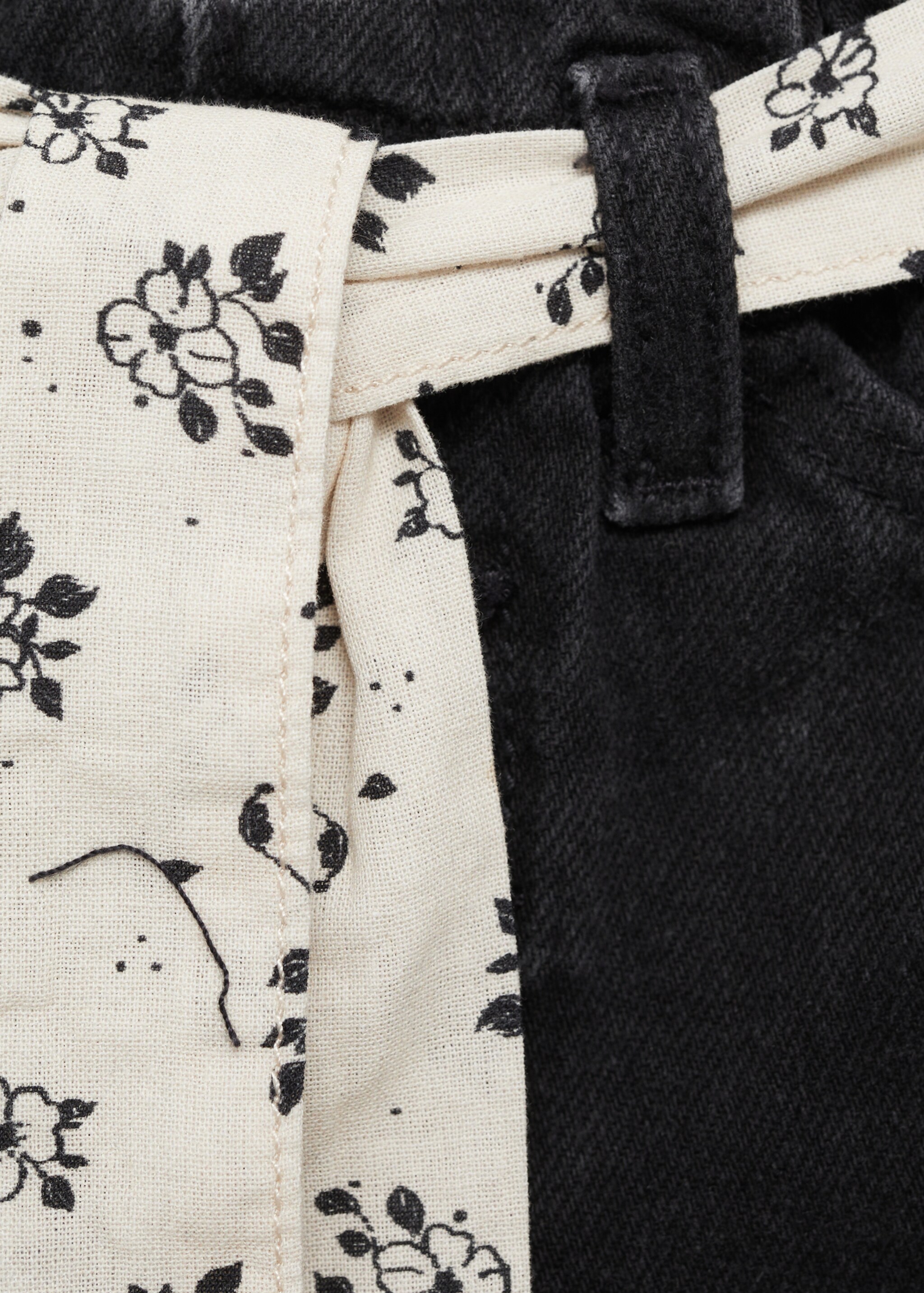 Denim shorts with belt - Details of the article 0