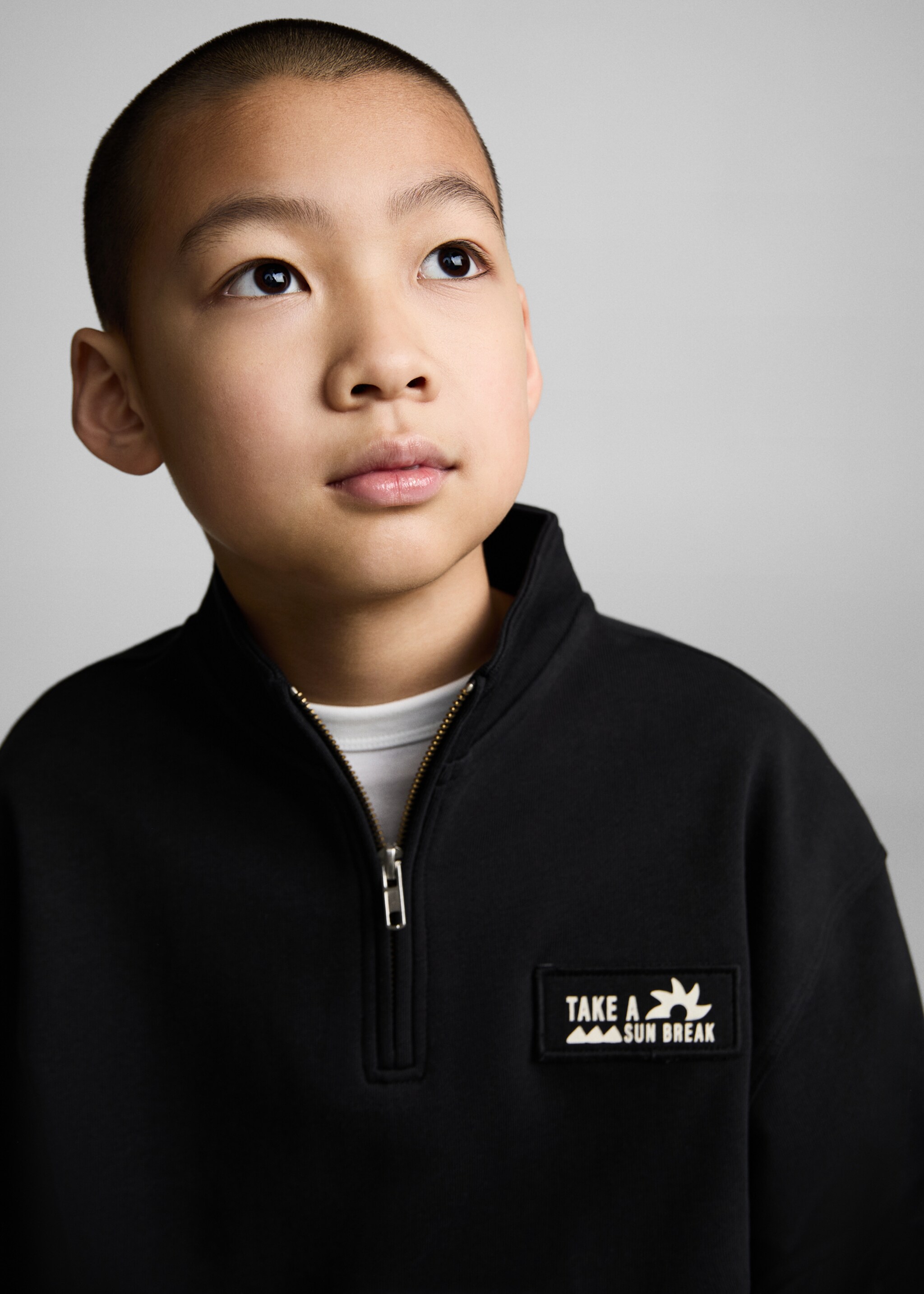 Turtleneck sweatshirt with zip - Details of the article 1